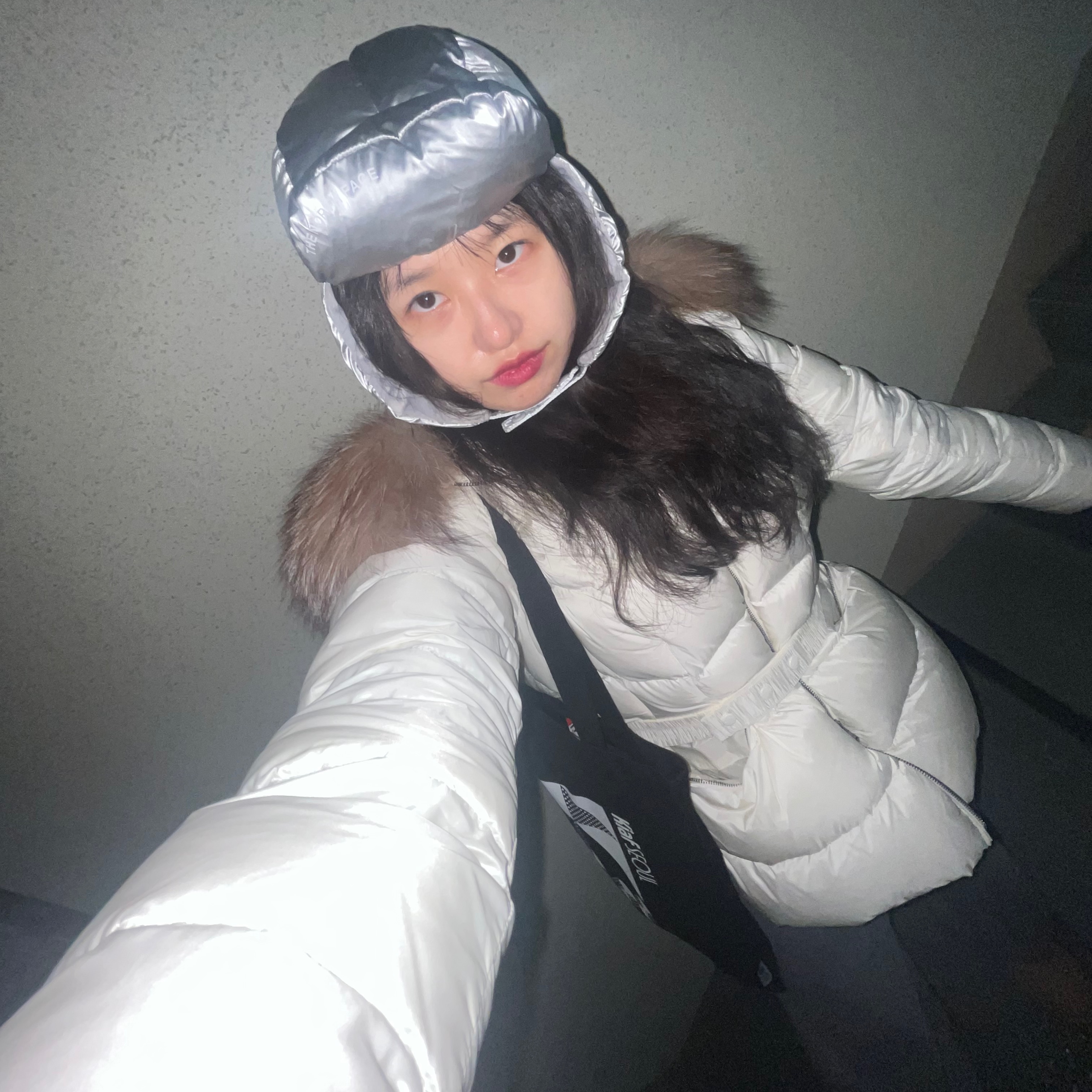 (W) Moncler Boed Short Down Jacket Silk White - 22FW, (W) UGG Classic Mini II Boots Chestnut 착용 스타일 - 2