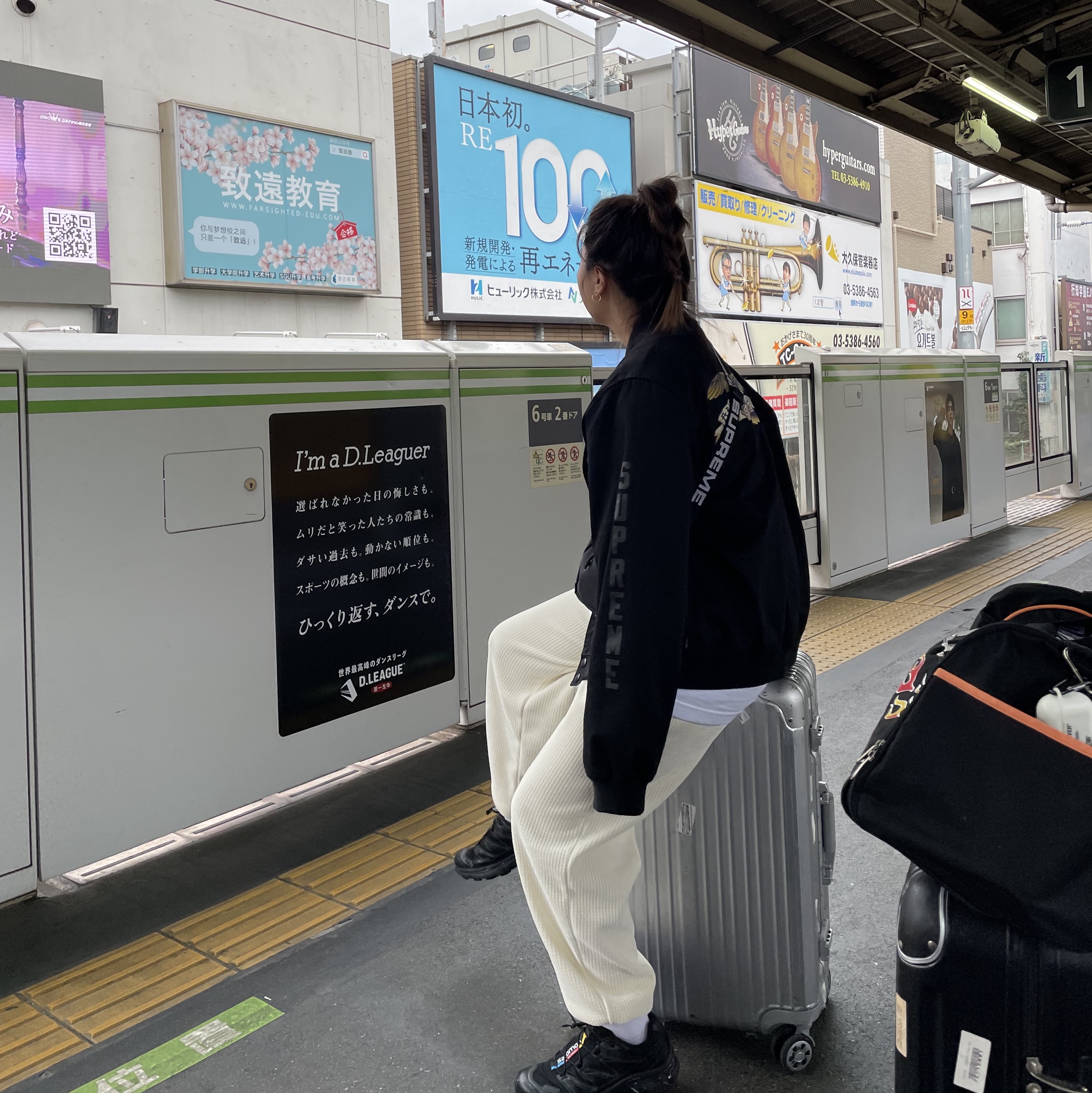 Supreme Shoulder Bag Black - 18SS, Salomon XT-6 ADV Black 착용 스타일