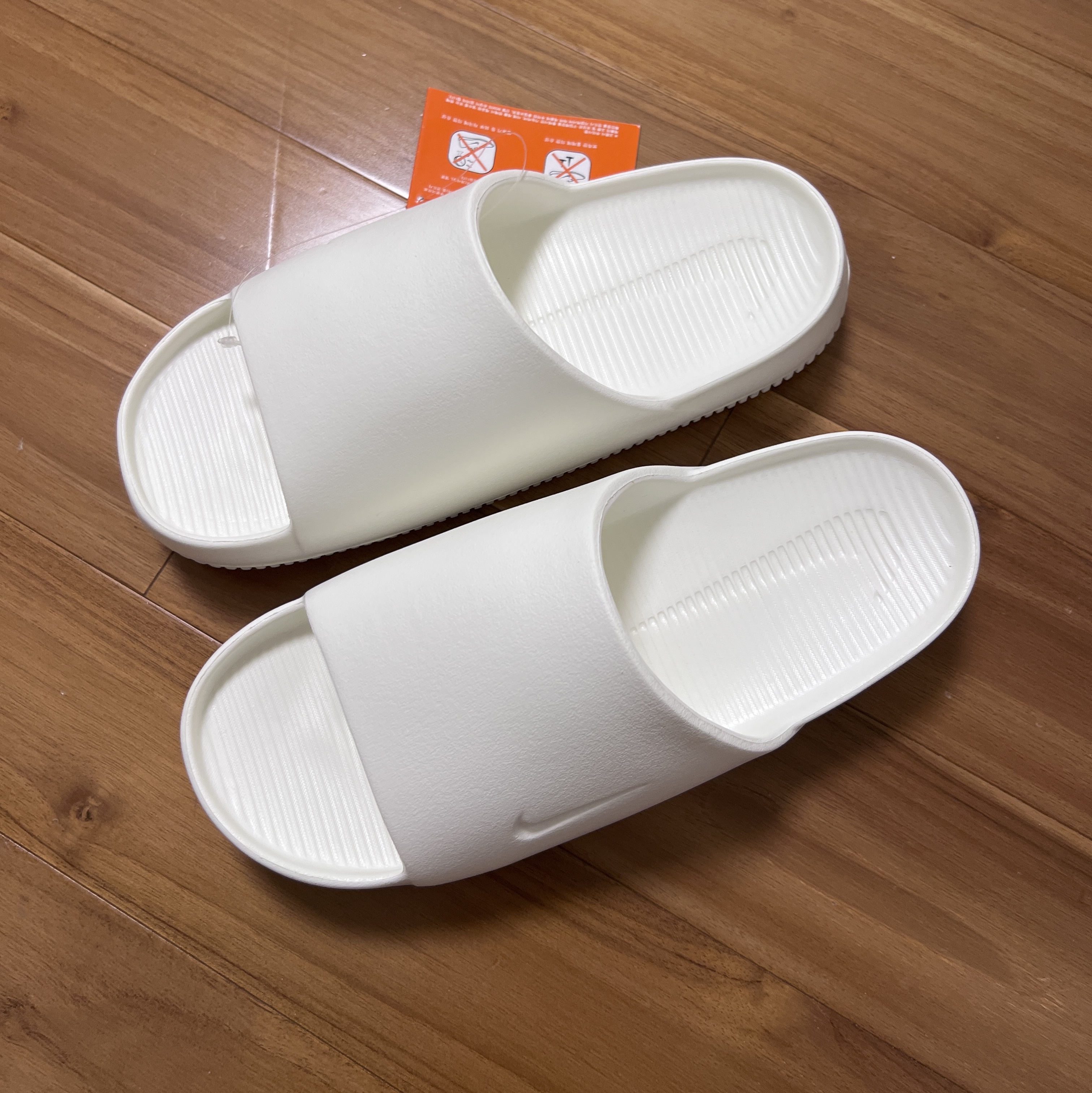 Nike Calm Slide Sail 착용 스타일