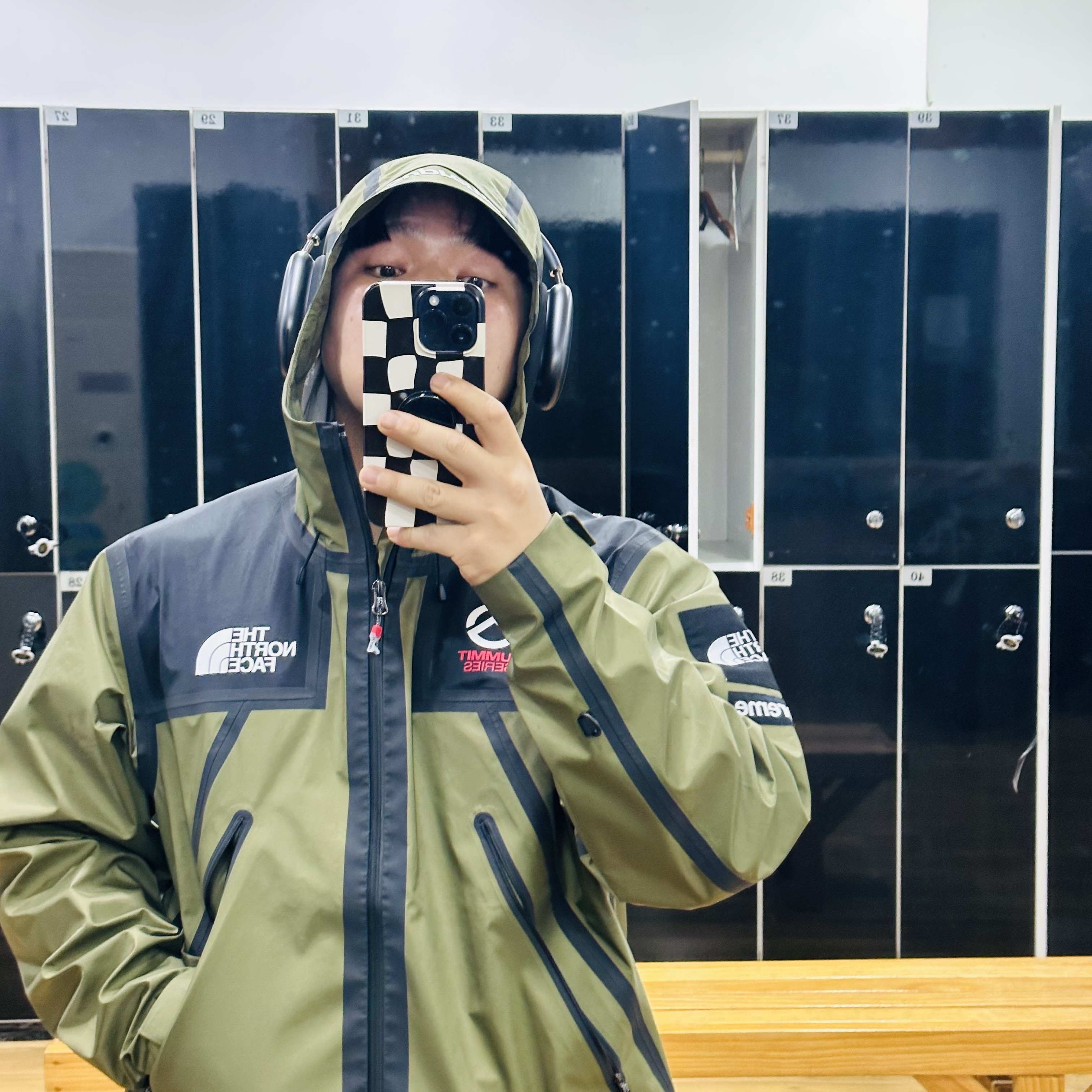 Supreme x The North Face Summit Series Outer Tape Seam Jacket Olive - 21SS 착용 스타일