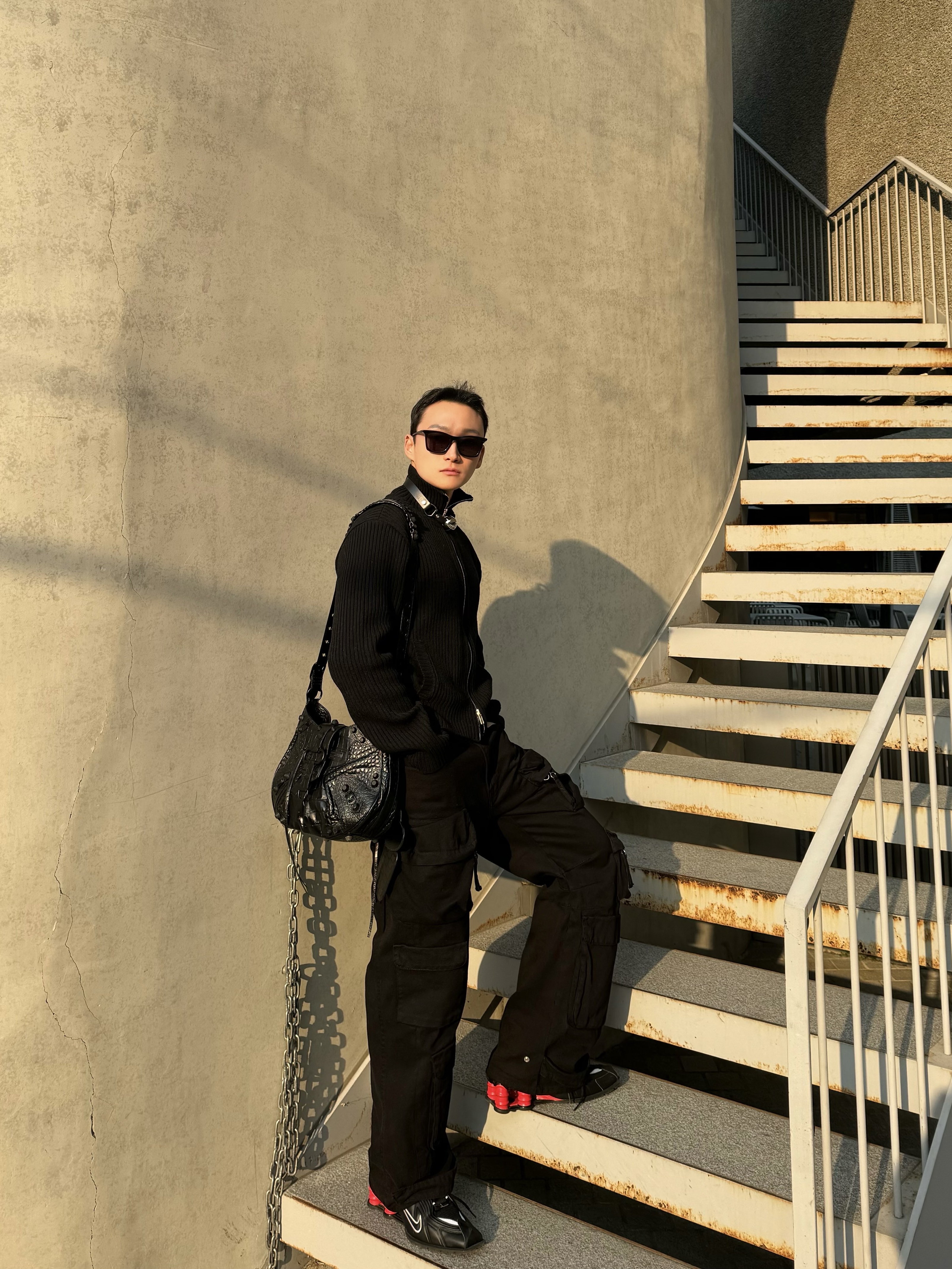 Nike x Martine Rose Shox MR4 Black, Undermycar Legion.02 Balmacaan Oversized Wool Coat Black 착용 스타일 - 1