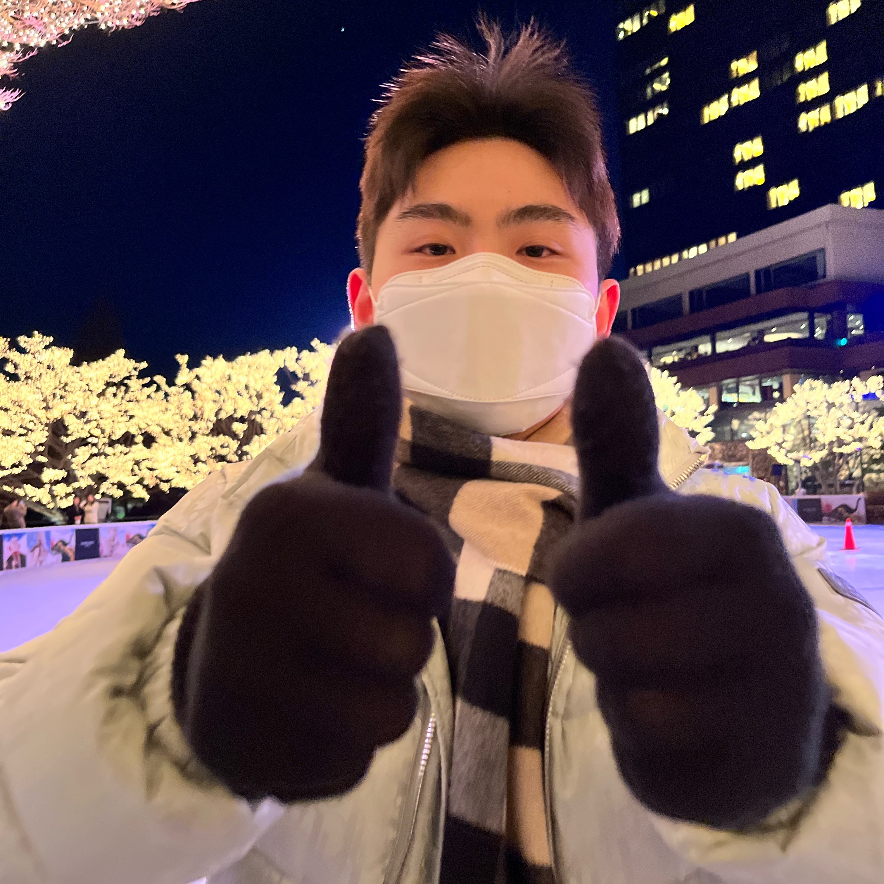 Dior Oblique Down Jacket Pearl Technical Jacquard, (W) Burberry Check Cashmere Muffler Archive Beige 착용 스타일 - 2