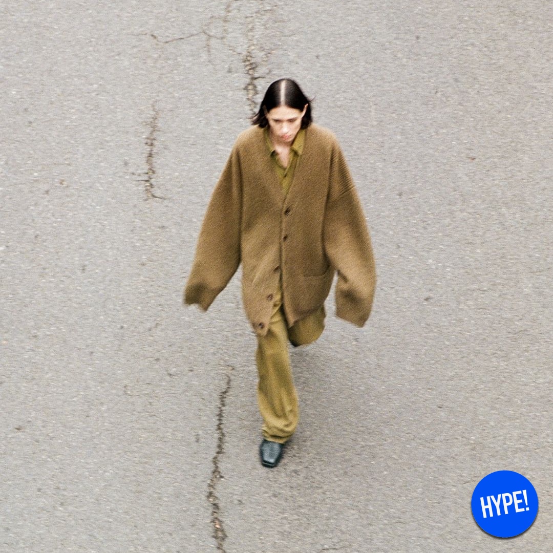 Lemaire Caban Wool Wrap Coat Pewter Green, Lemaire Merino Blend Twisted Cardigan Mustard Chine 착용 스타일 - 4