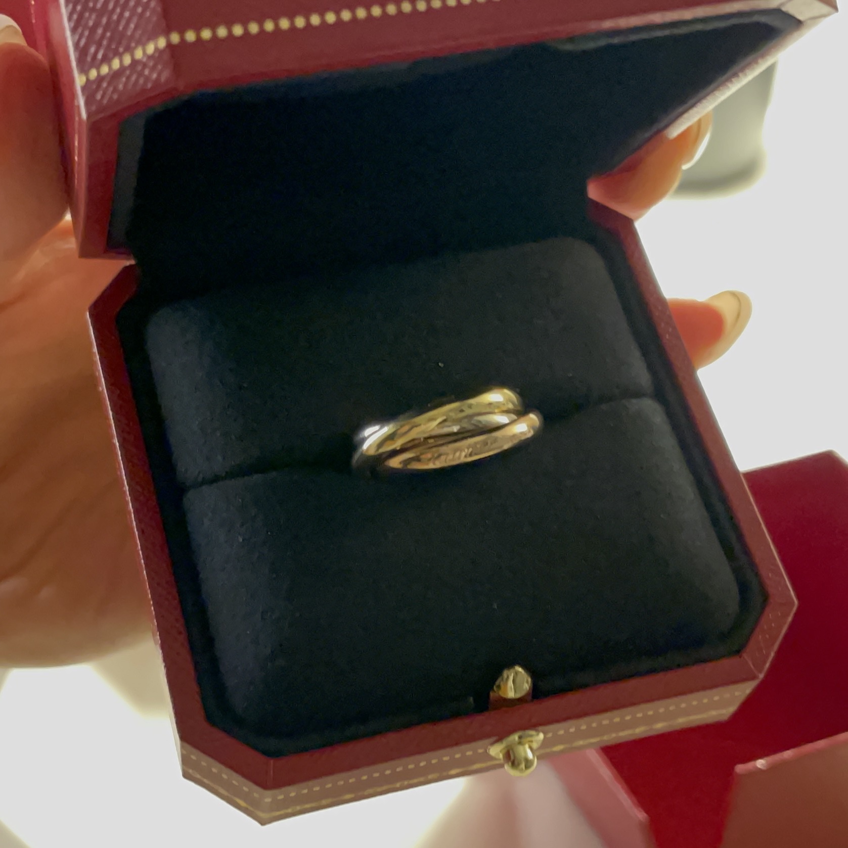 Cartier Trinity Ring Classic White Gold Yellow Gold Rose Gold 착용 스타일 - 2