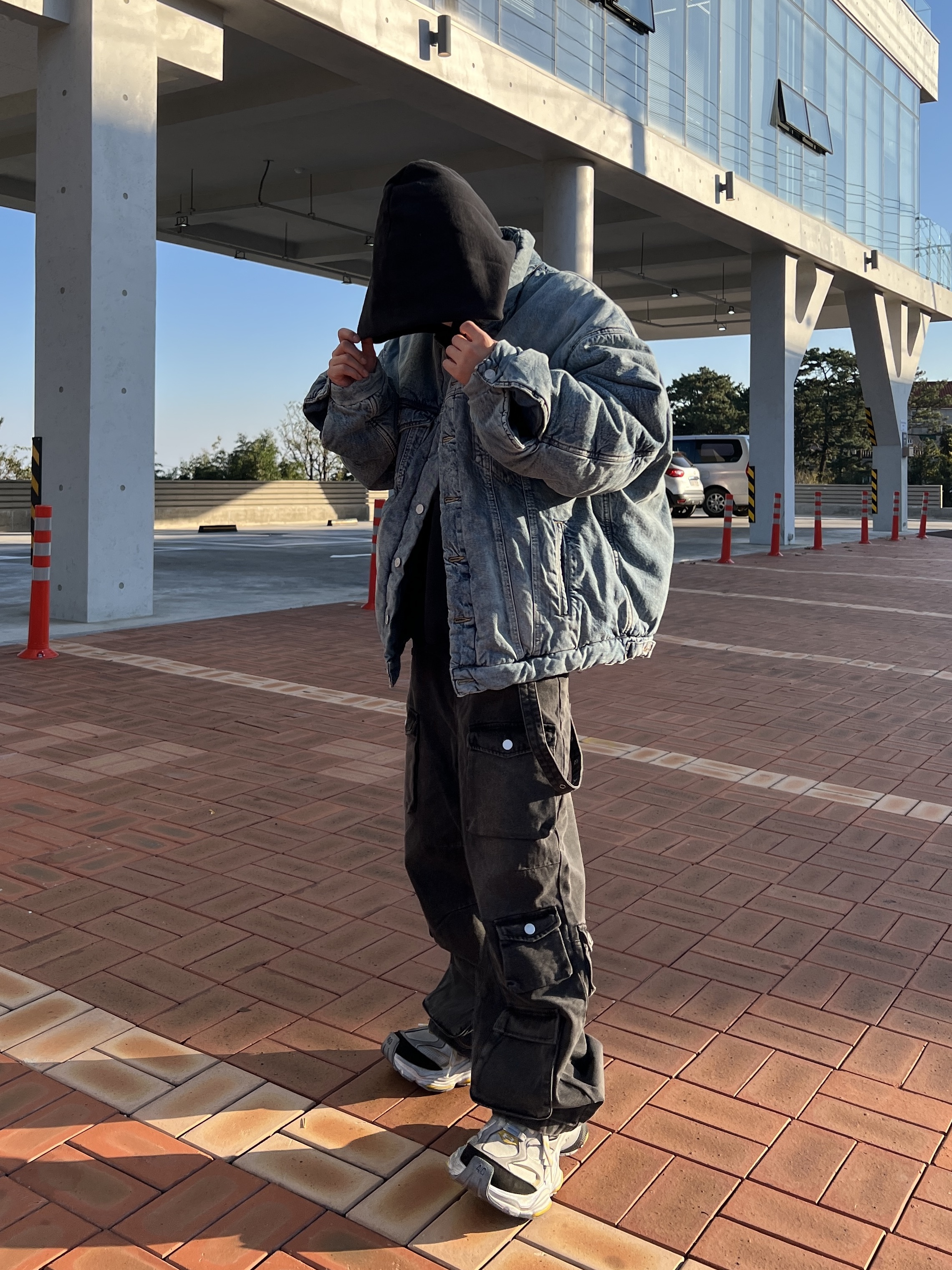 Balenciaga Cargo Sneakers Grey Black Yellow, Balenciaga Padded Jacket Light Blue 착용 스타일