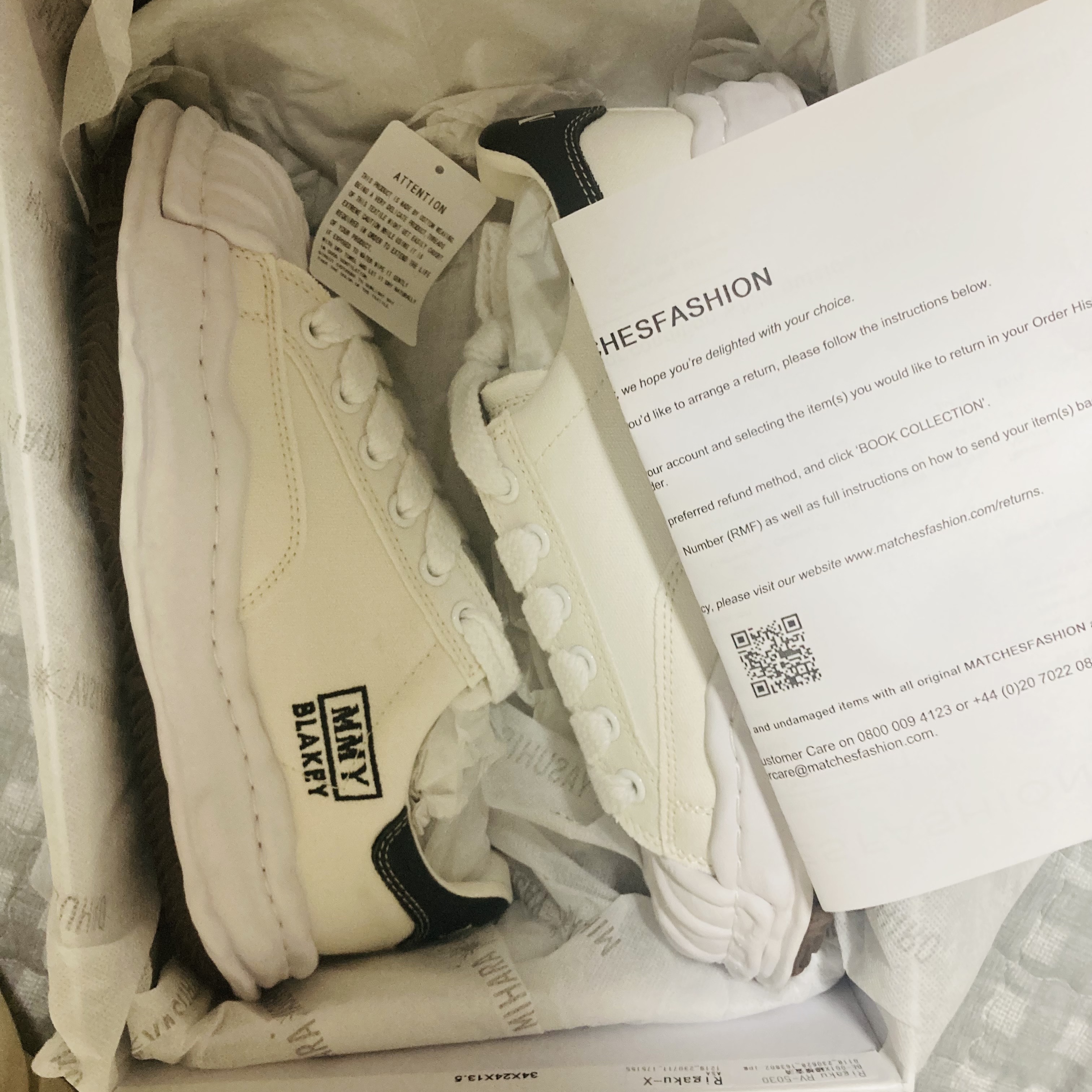 Maison Mihara Yasuhiro Blakey OG Sole Canvas Low-top Sneakers White 착용 스타일 - 2