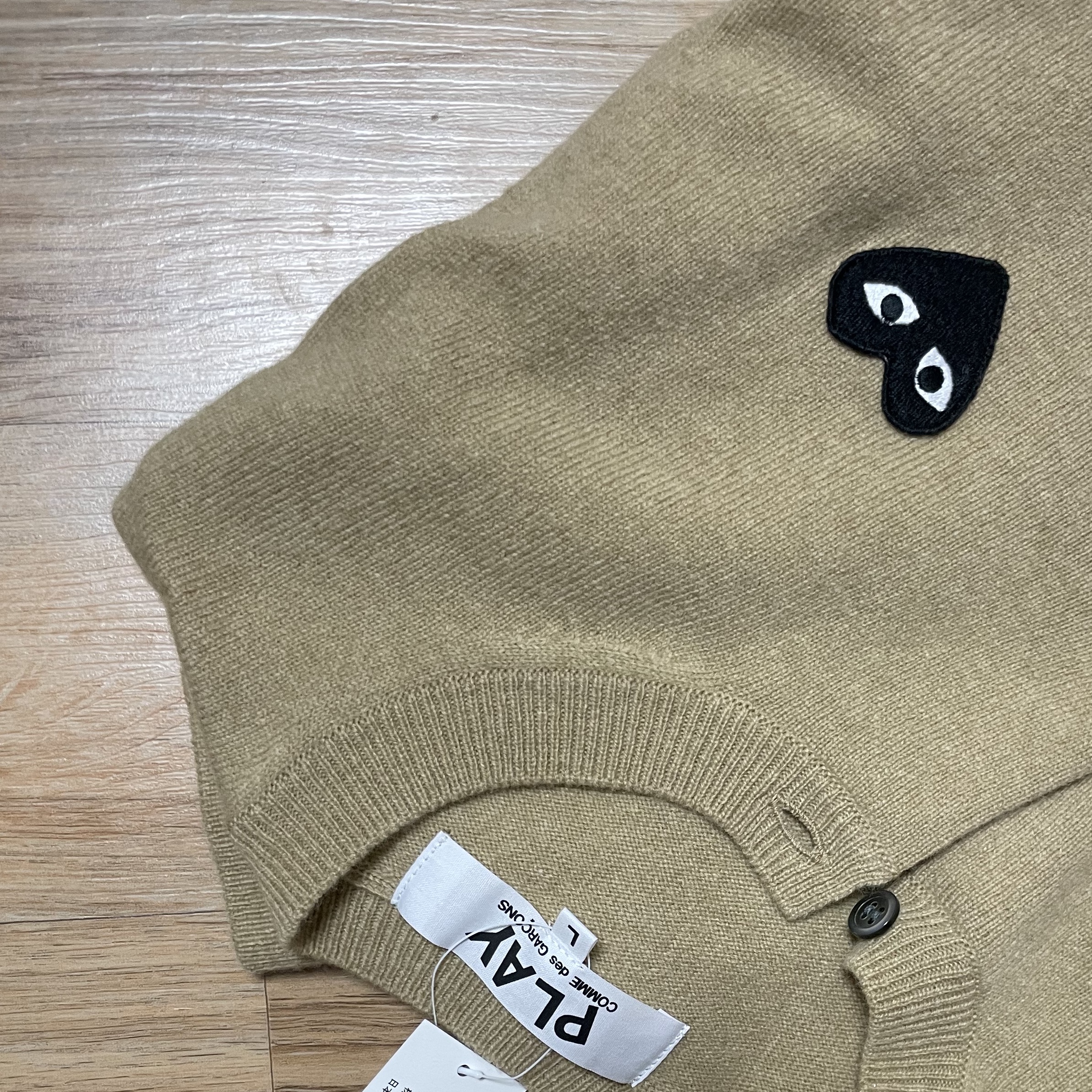 (W) Play Comme des Garcons Black Heart Knit Cardigan Beige 착용 스타일