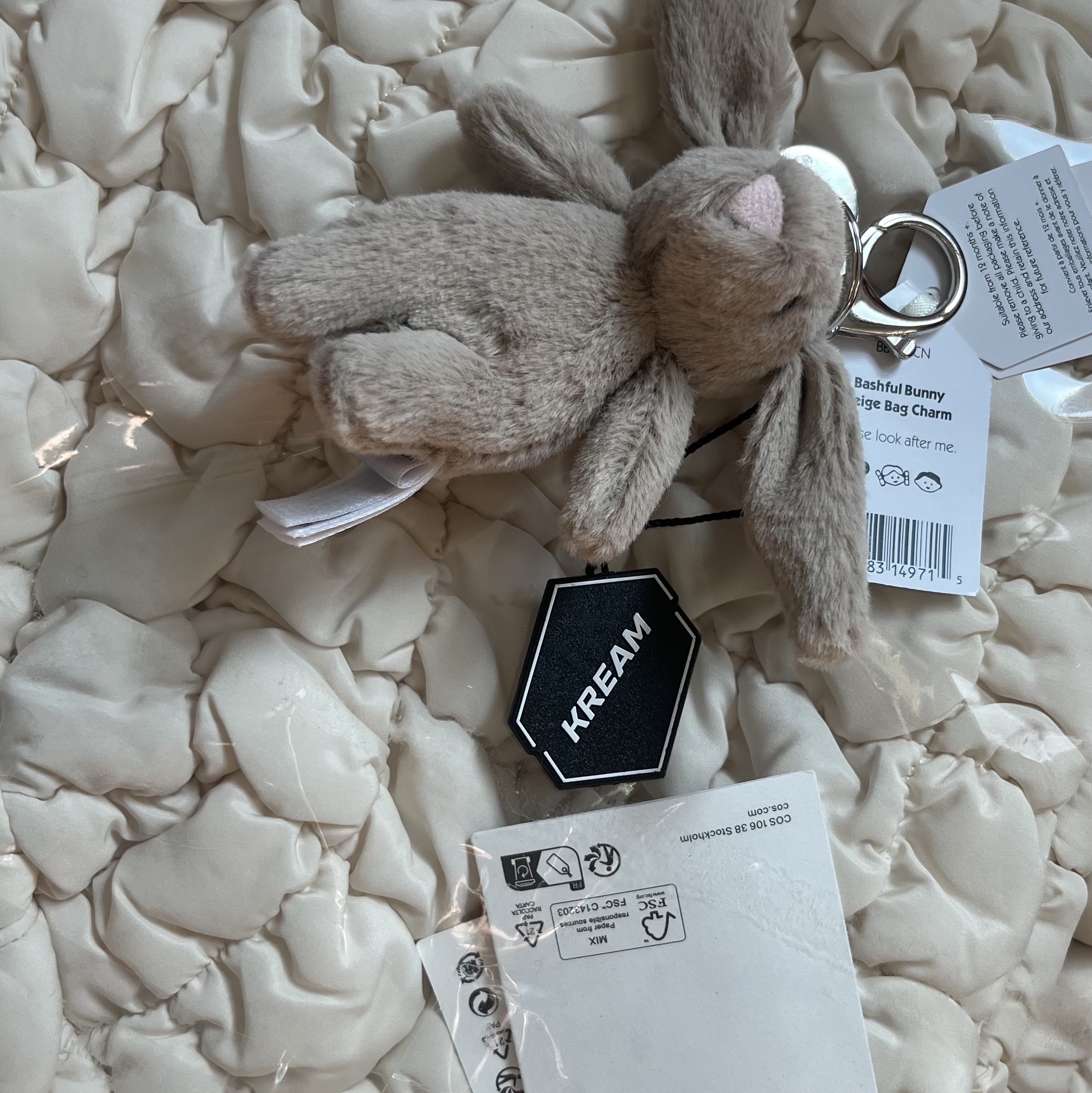 Jellycat Bashful Bunny Bag Charm Beige 착용 스타일