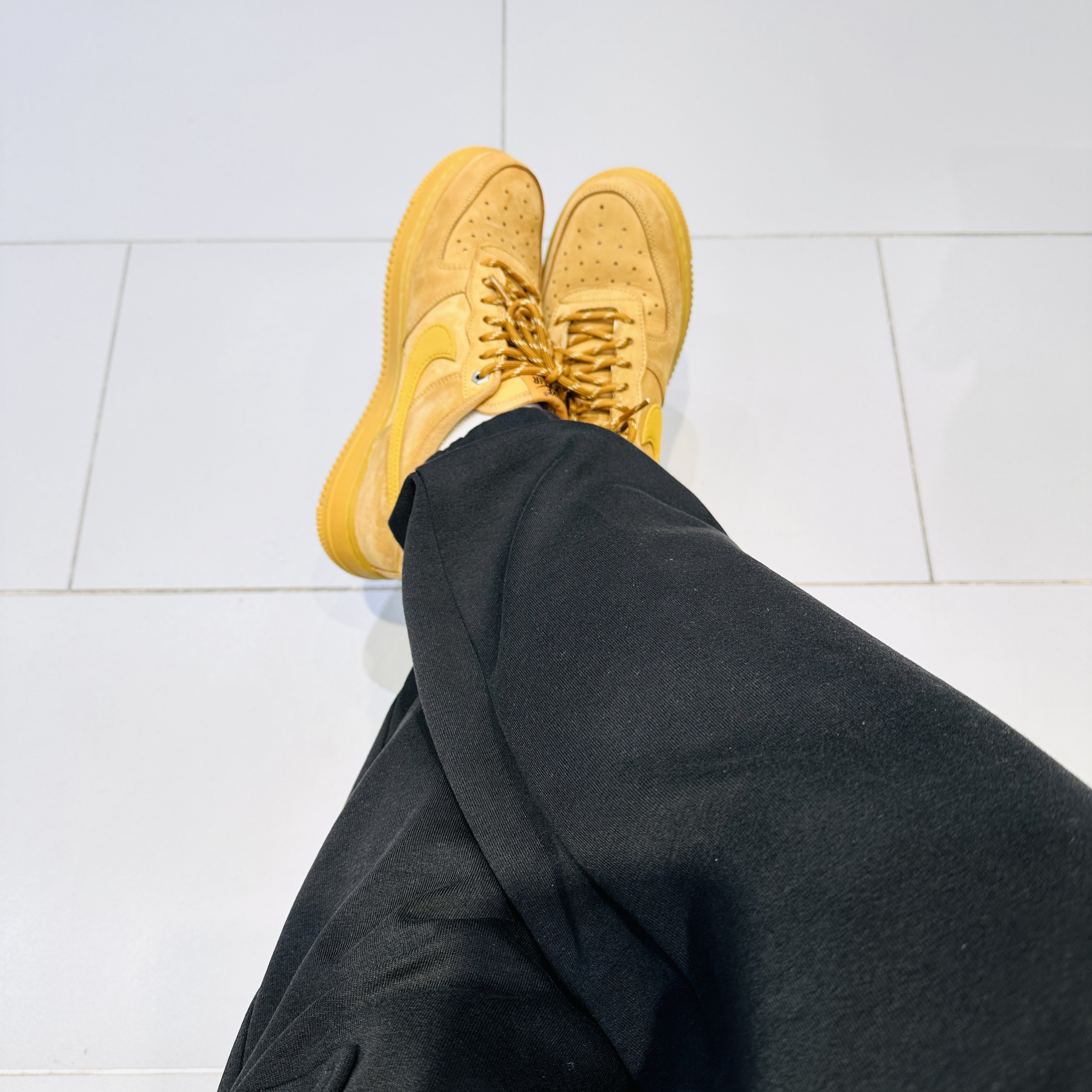 Nike Air Force 1 '07 WB Flax 착용 스타일 - 1