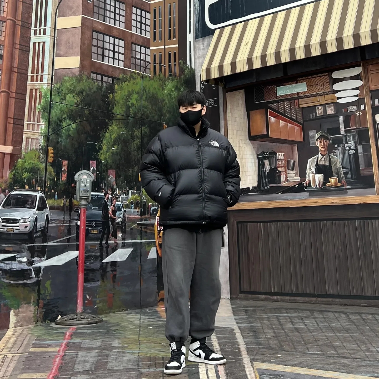 The North Face 1996 Retro Nuptse Jacket Black, Jordan 1 Mid SE Diamond 착용 스타일