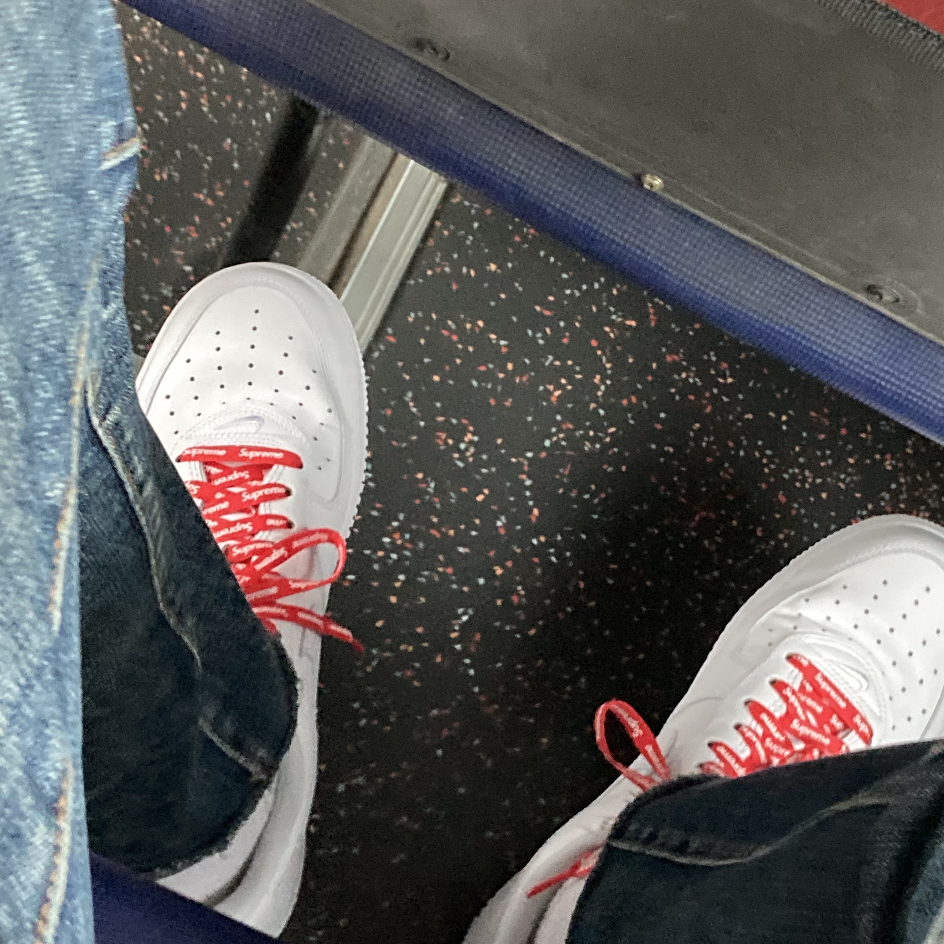 Nike x Supreme Air Force 1 Low White 착용 스타일 - 1