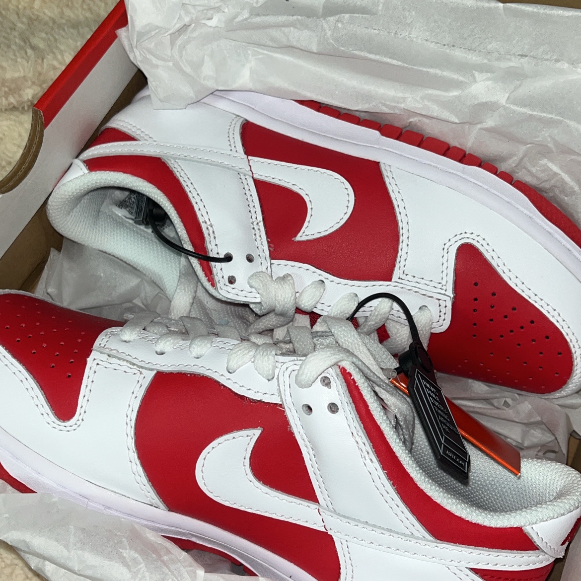 (GS) Nike Dunk Low Retro Championship Red 착용 스타일 - 1
