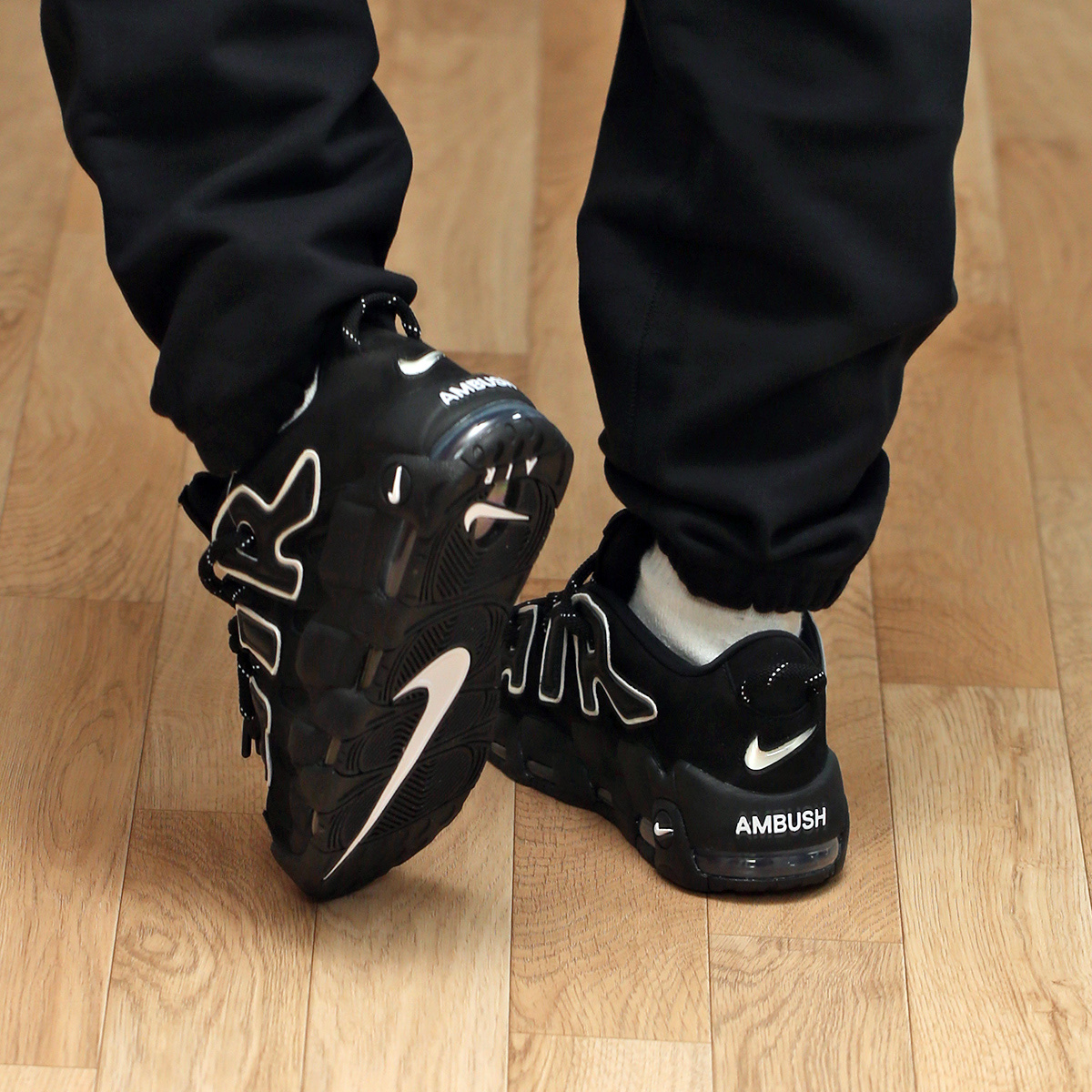 Nike x Ambush Air More Uptempo Low Black and White 착용 스타일 - 5
