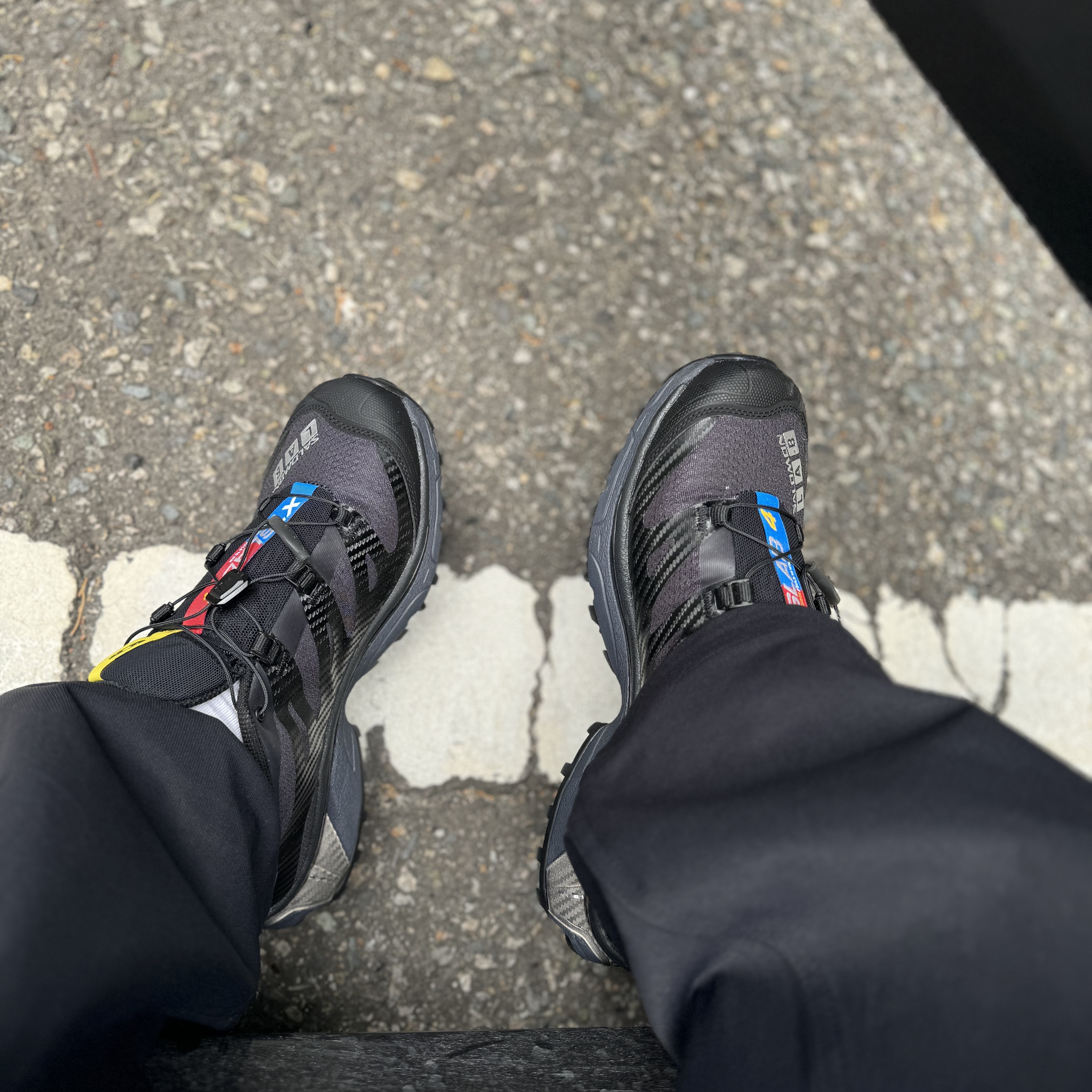 Salomon XT-4 Black Silver Metallic 착용 스타일 - 1