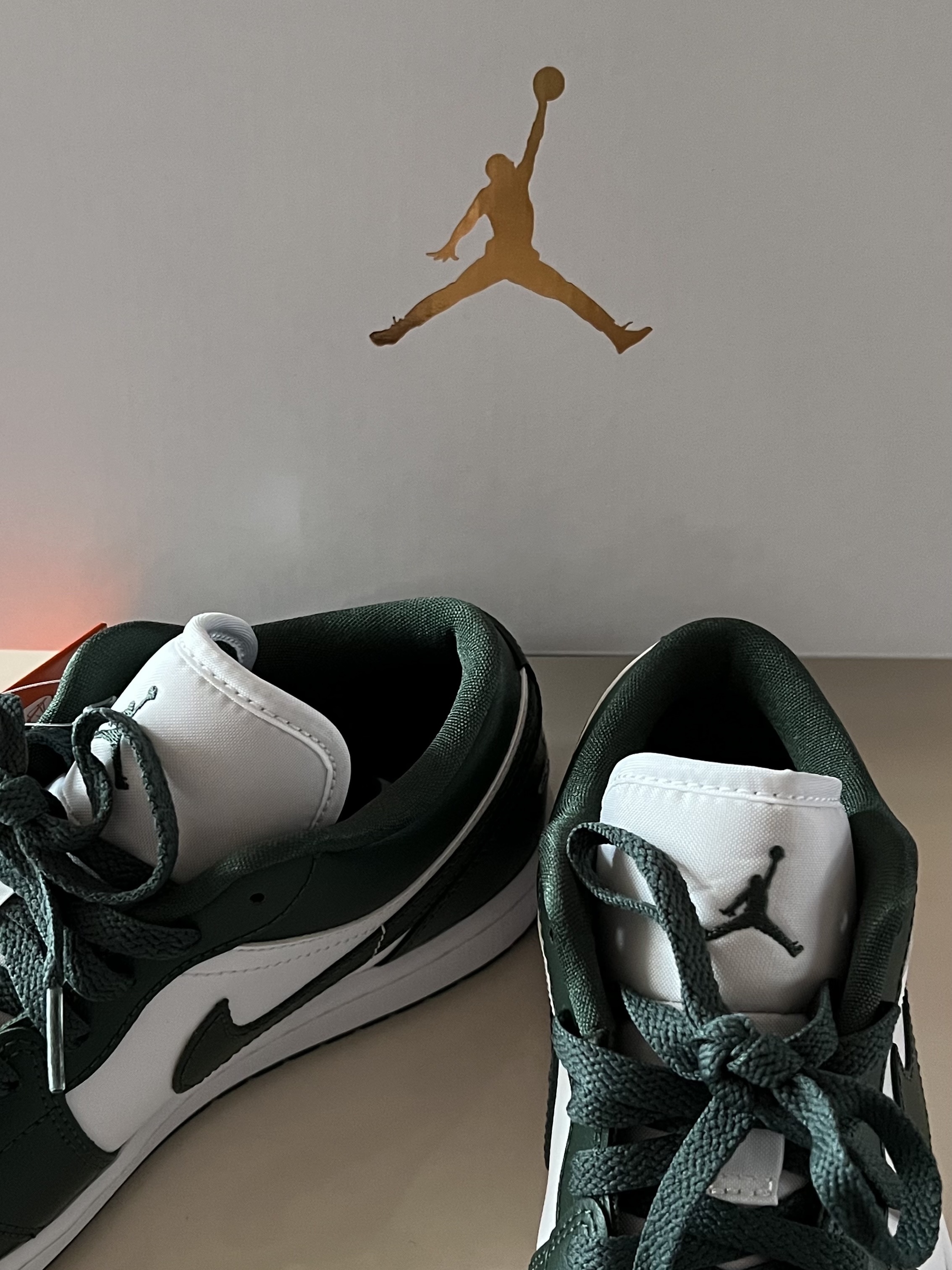 (W) Jordan 1 Low White Galactic Jade 착용 스타일 - 2