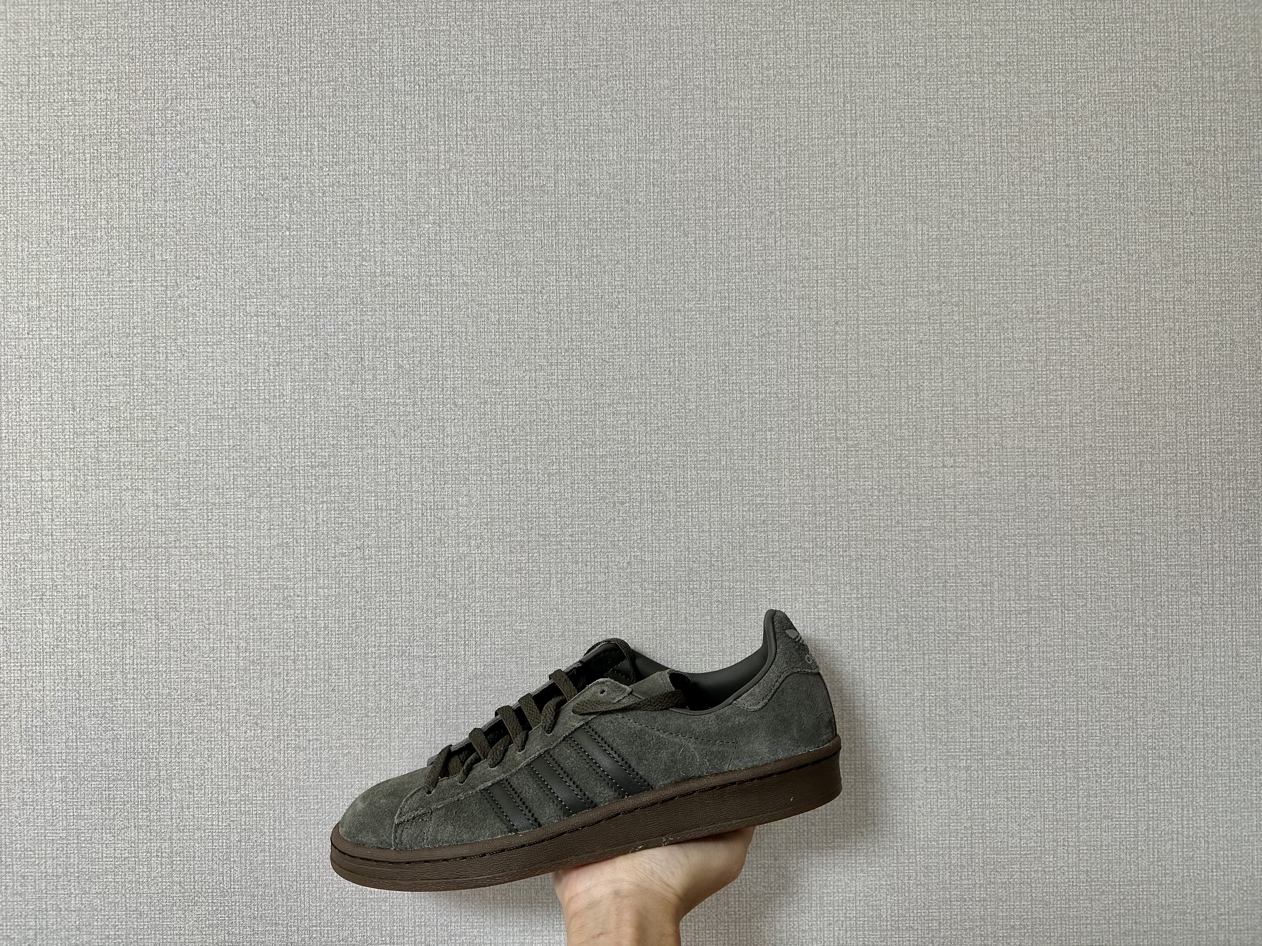 Adidas Campus 80s Utility Grey, Adidas Tobacco Gruen Dark Brown 착용 스타일 - 2