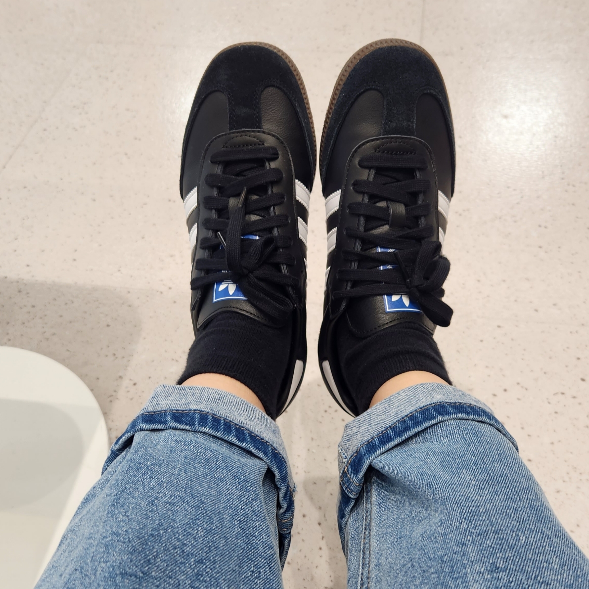 Adidas Samba OG Black White Gum 착용 스타일 - 1