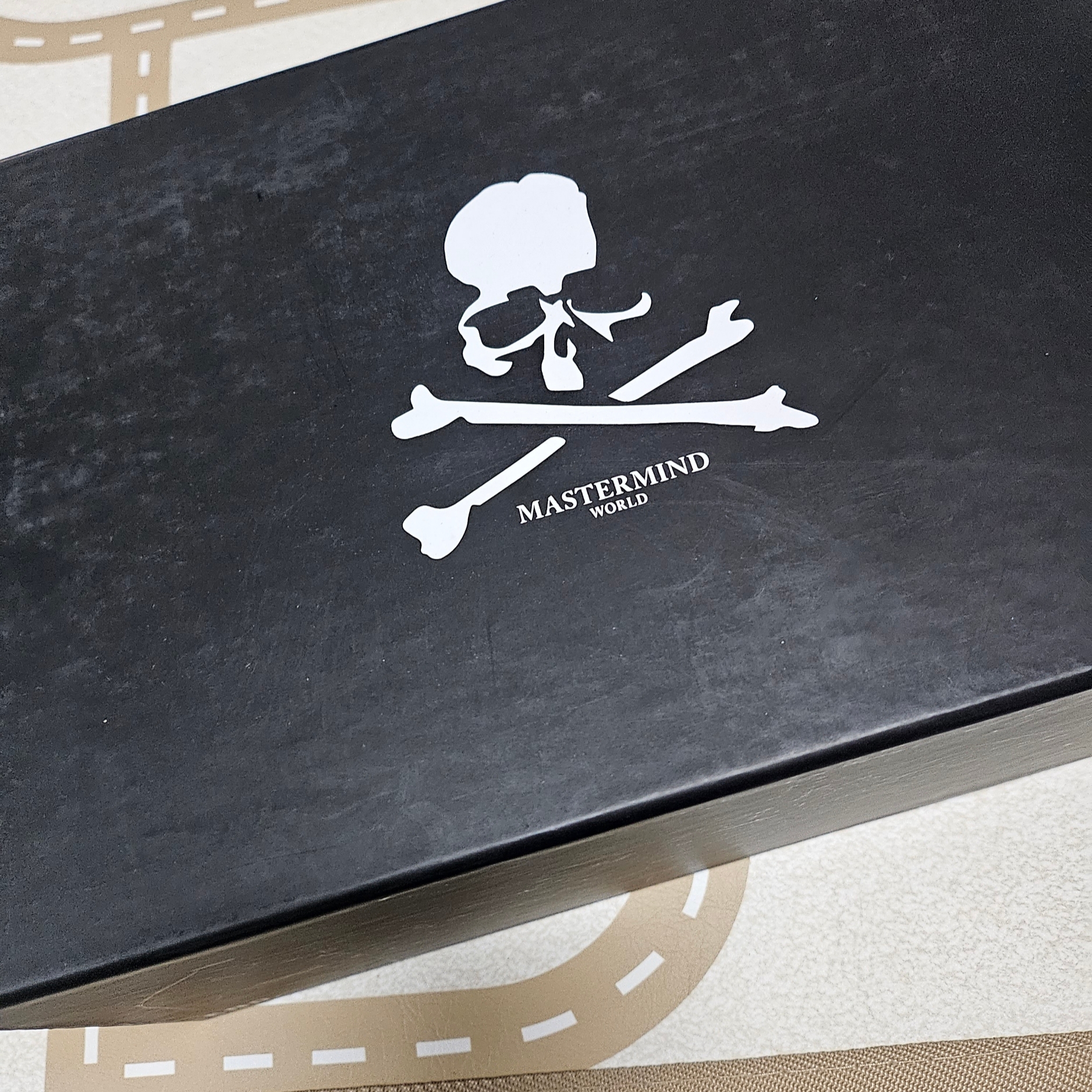 Vans Vault x Mastermind x END. Sk8-Hi Cap LX Black 착용 스타일 - 2