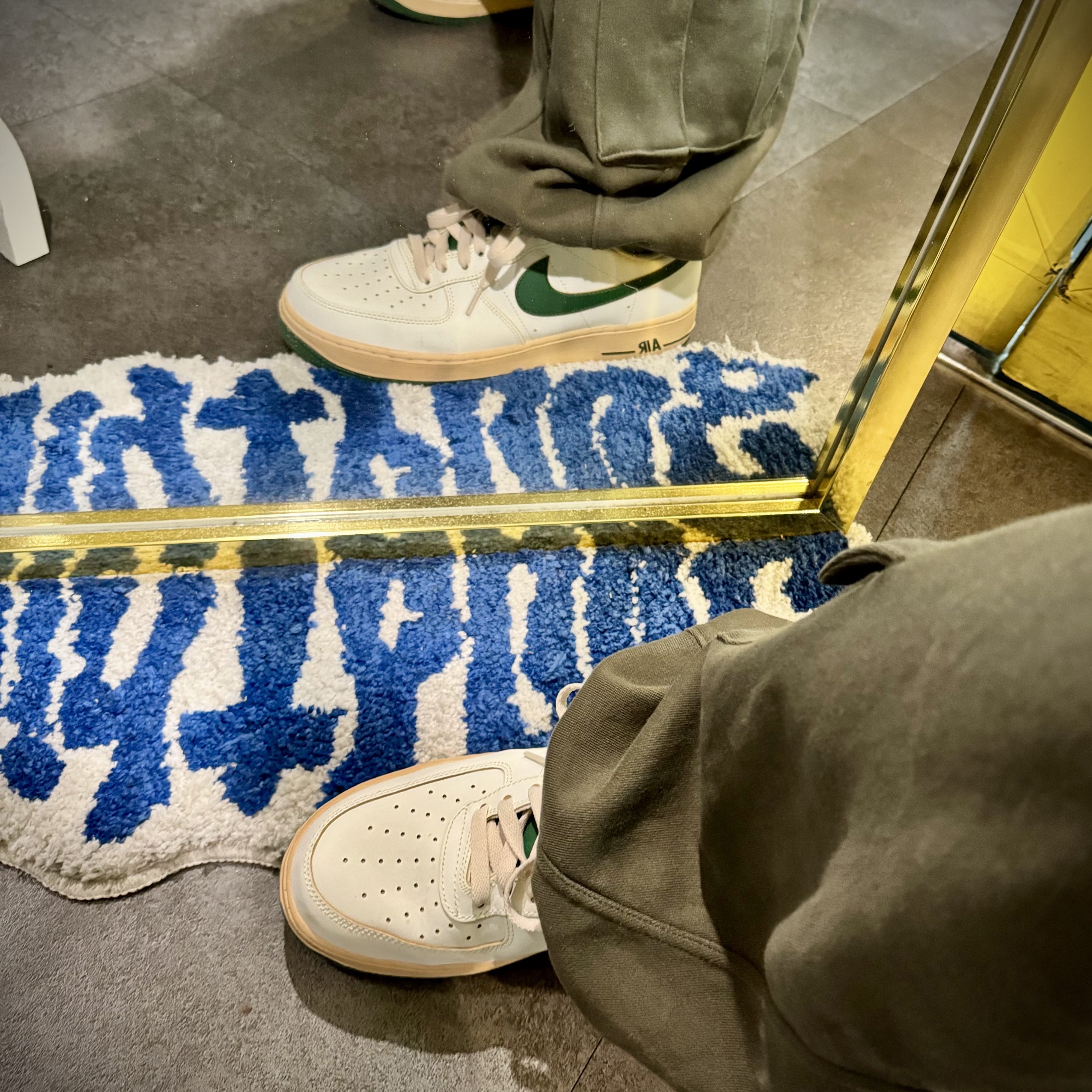 (W) Nike Air Force 1 Low Gorge Green 착용 스타일 - 1