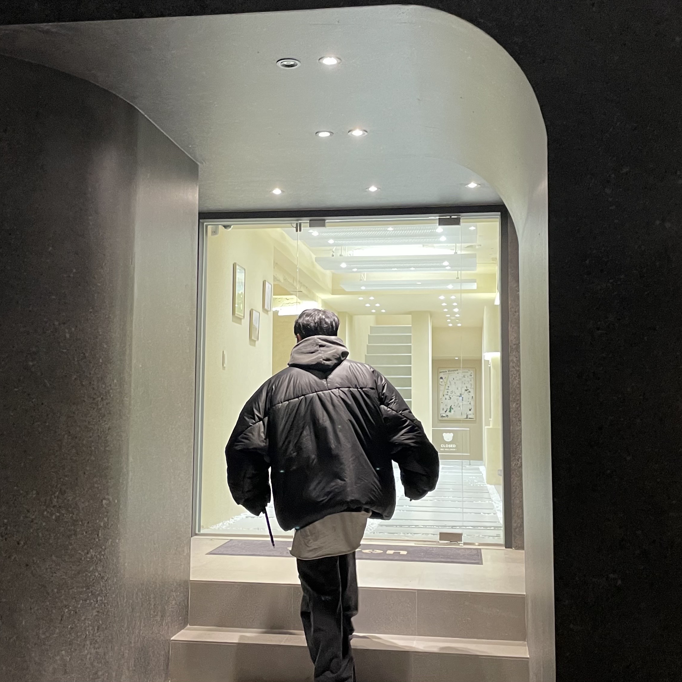 Yeezy Gap Engineered By Balenciaga Round Jacket 2 Black 착용 스타일