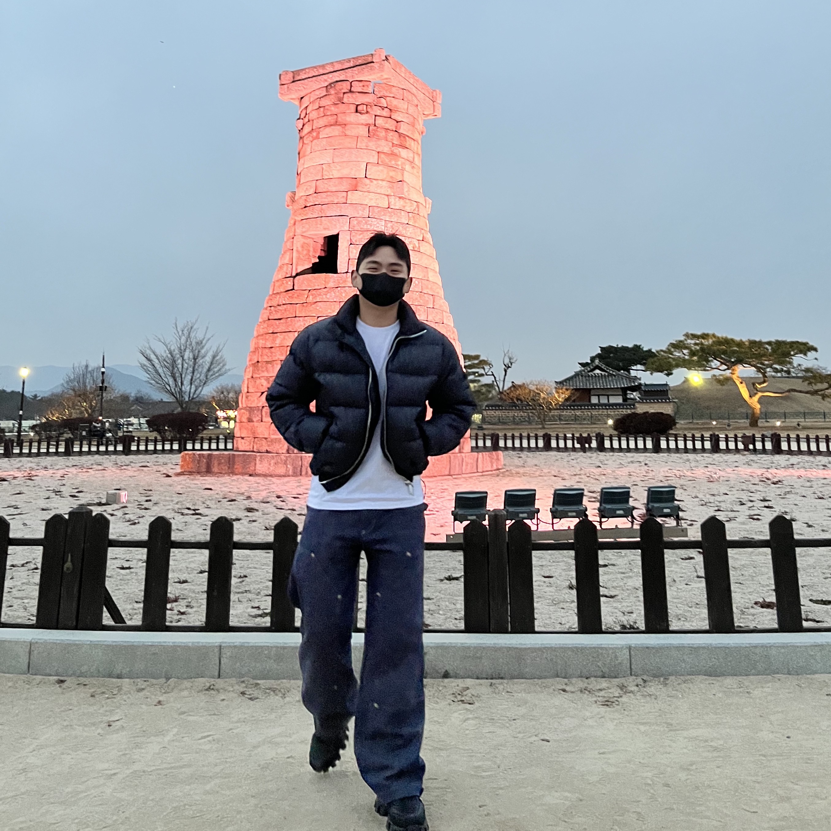 Dior Oblique Down Jacket Black Nylon Jacquard, Prada Cloudbust Thunder Technical Fabric Sneakers Black 착용 스타일 - 1