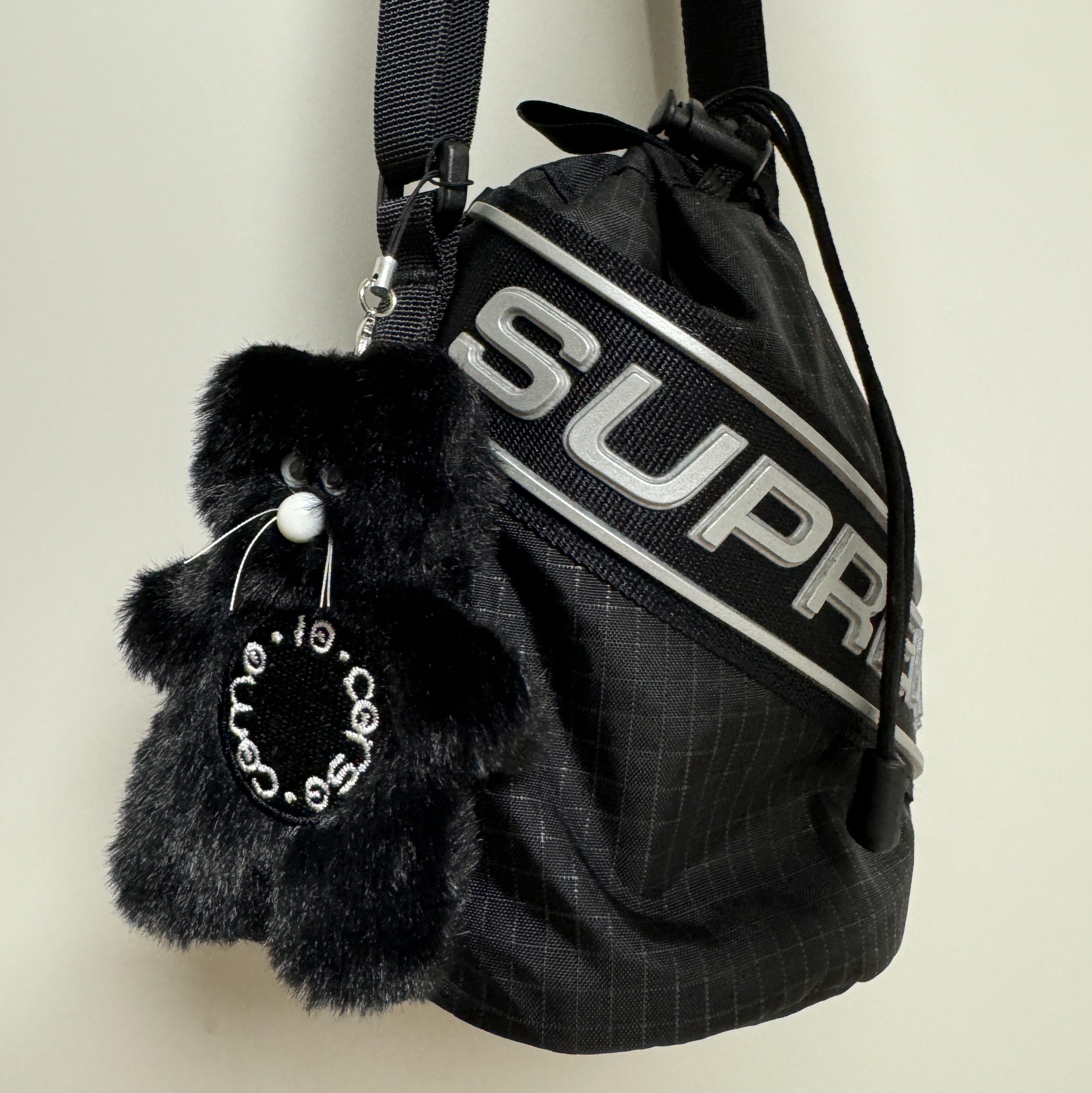 Monamhee x 10 Corso Como Bianco Phone Strap Black, Supreme Small Cinch Pouch Black - 23FW 착용 스타일