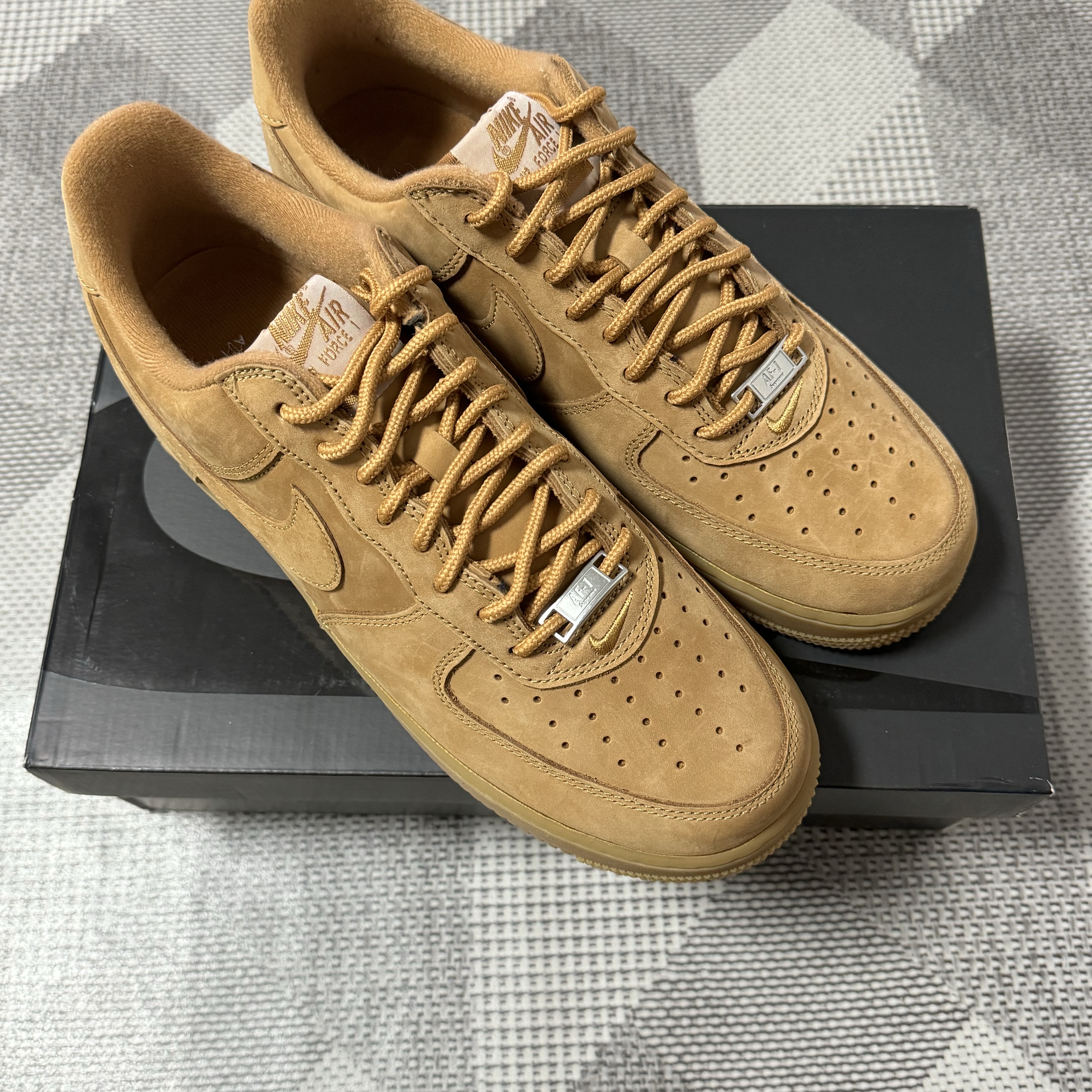 Nike x Supreme Air Force 1 Low Flax 착용 스타일 - 3