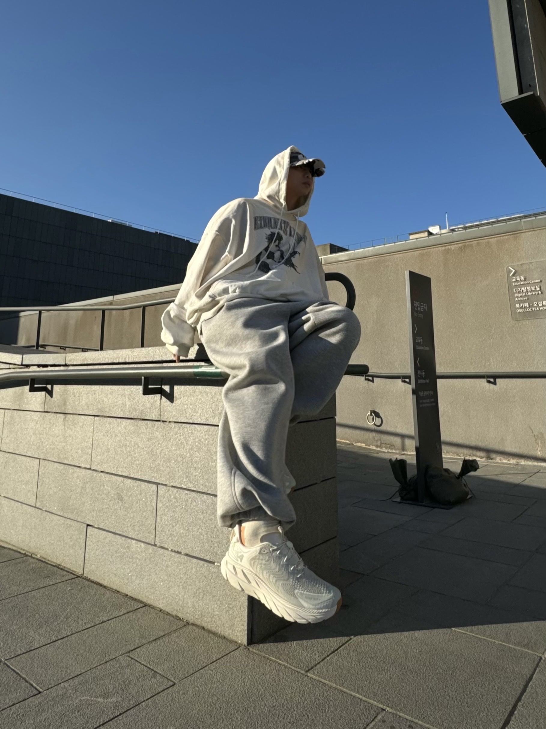 Hoka x Satisfy Clifton LS Celadon Tint Whisper White, Project G/R x Atmos Etiquette Lesson Vintage Washed Hoodie White 착용 스타일 - 2