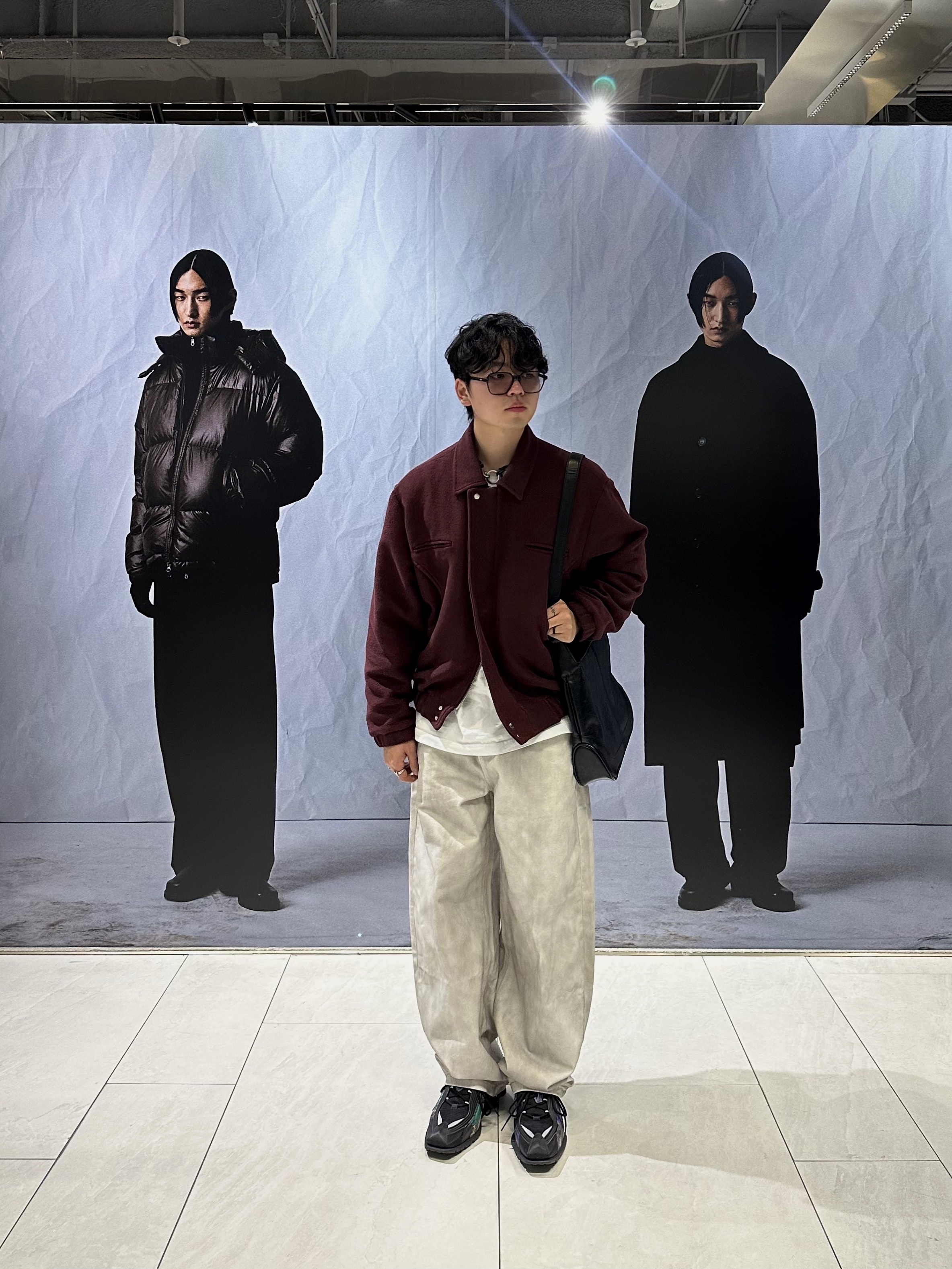 Millo Archive Crop Over Vest Beige Gray, Millo Archive Reflect Curved Pants Dirty White 착용 스타일 - 4