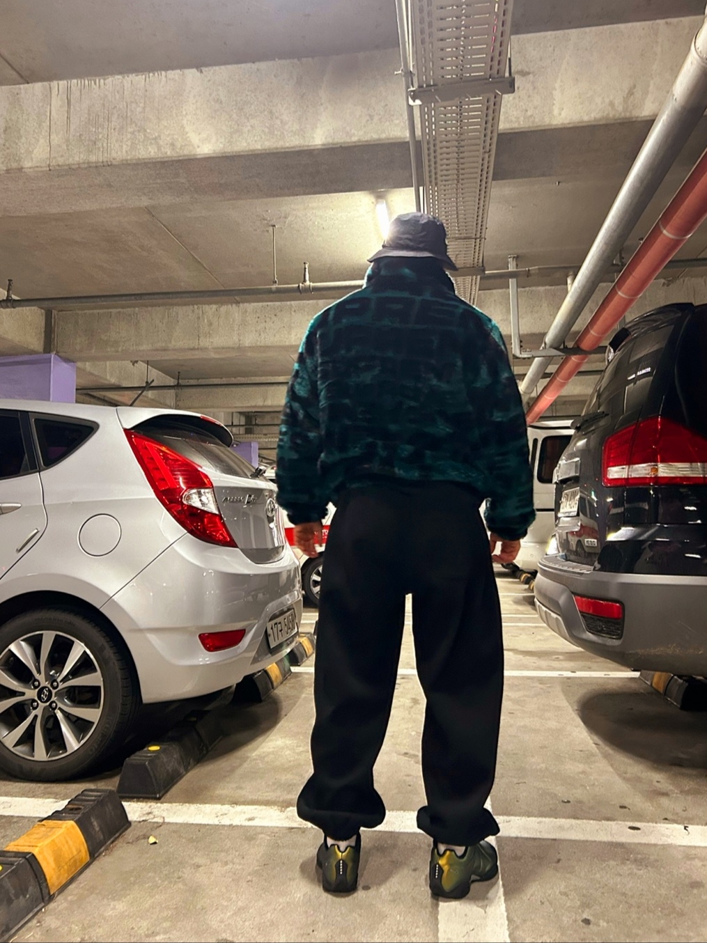 Supreme Faux Fur Repeater Bomber Jacket Dark Teal - 18SS, Nike x Stussy Bucket Hat Black 착용 스타일 - 3
