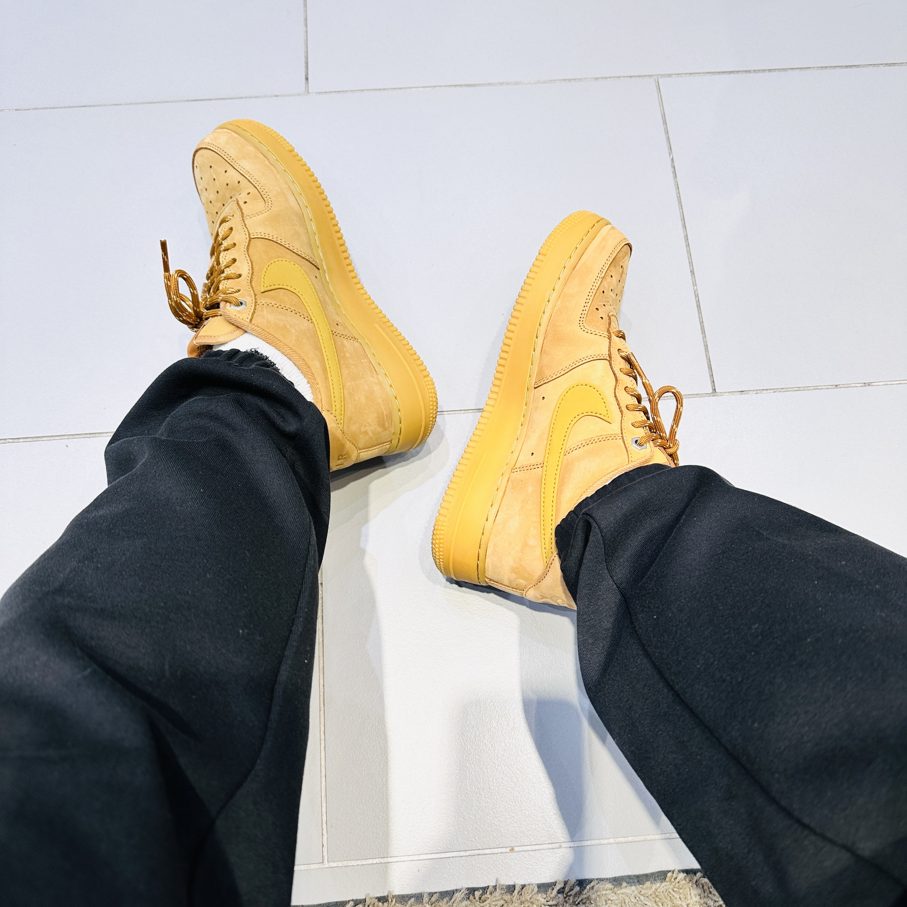 Nike Air Force 1 '07 WB Flax 착용 스타일 - 2