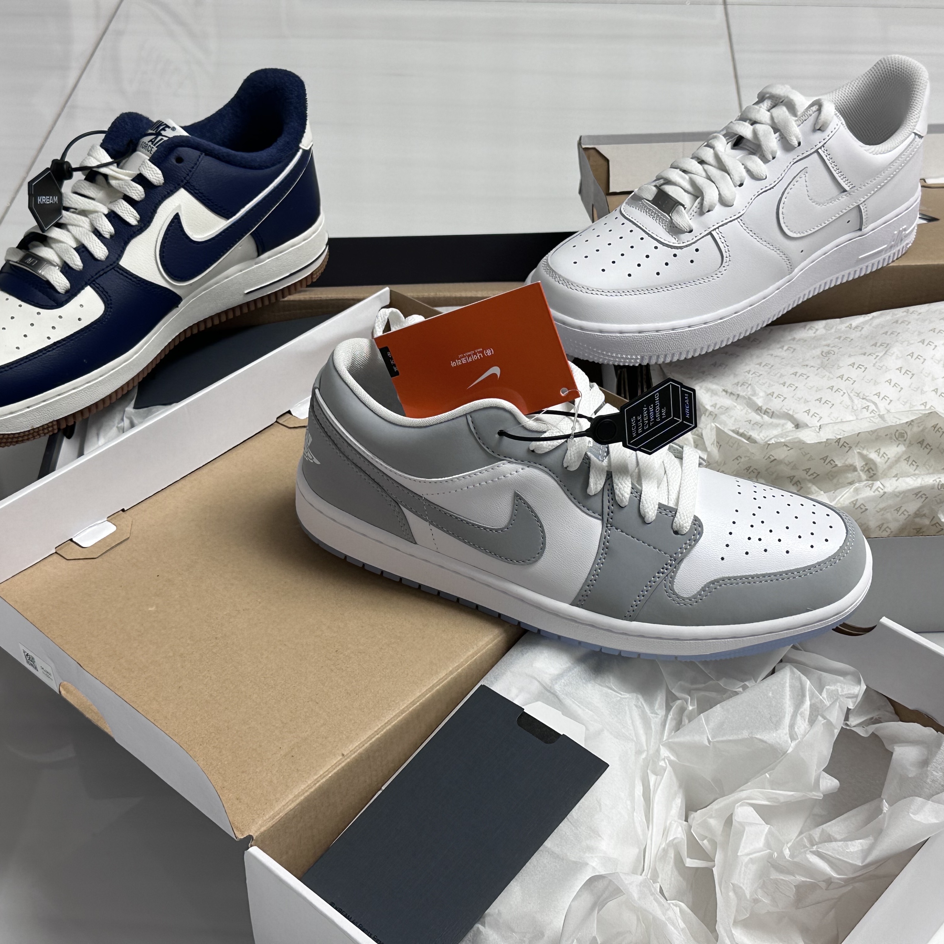 Nike Air Force 1 '07 LV8 Midnight Navy 착용 스타일