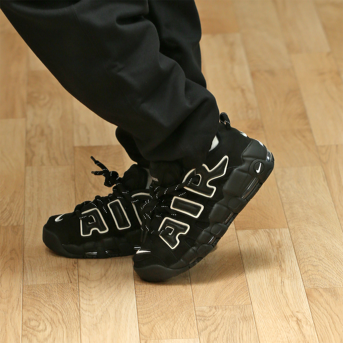 Nike x Ambush Air More Uptempo Low Black and White 착용 스타일 - 2