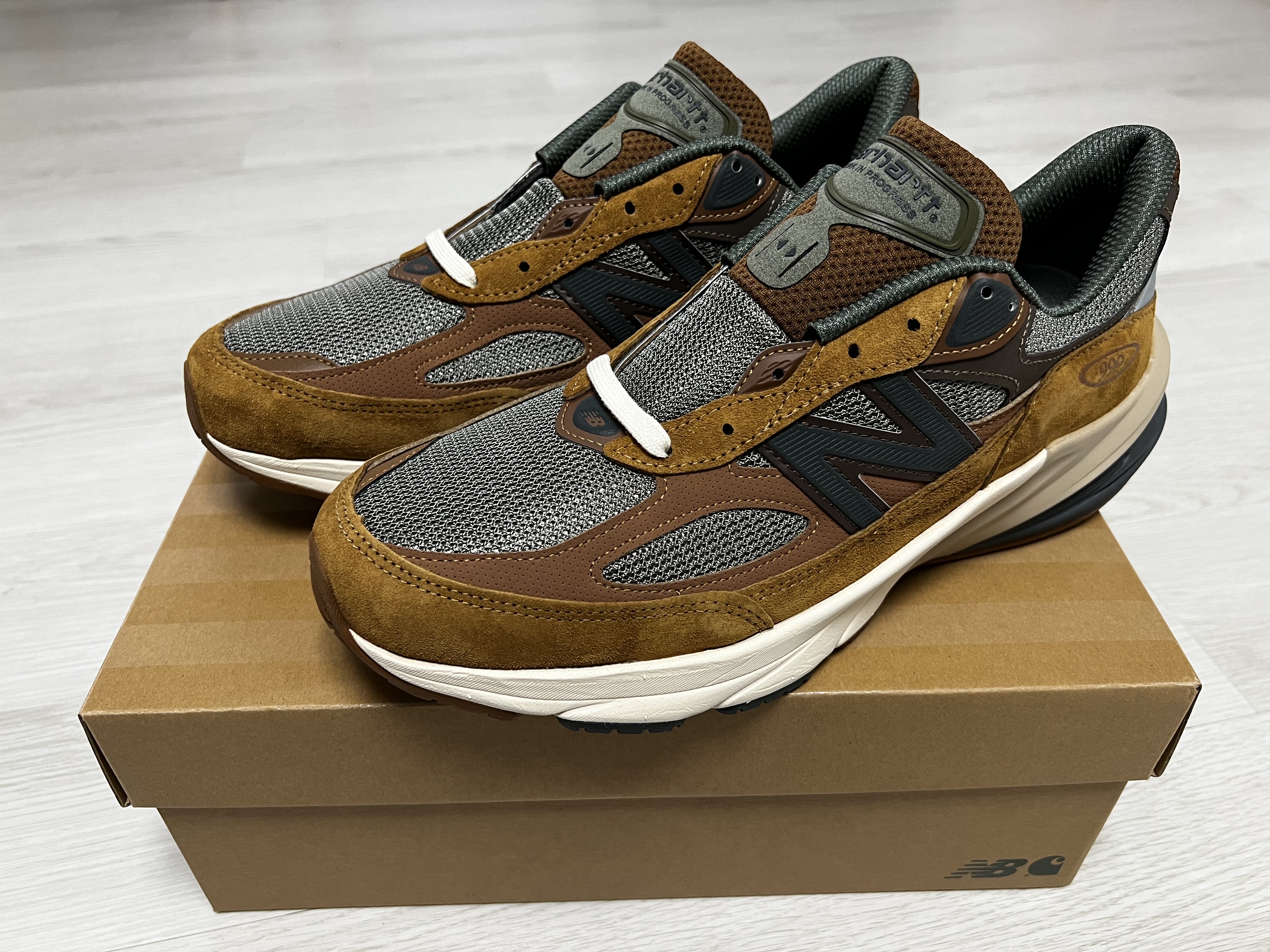 New Balance x Carhartt WIP 990v6 Made in USA Hamilton Brown Military Green 착용 스타일