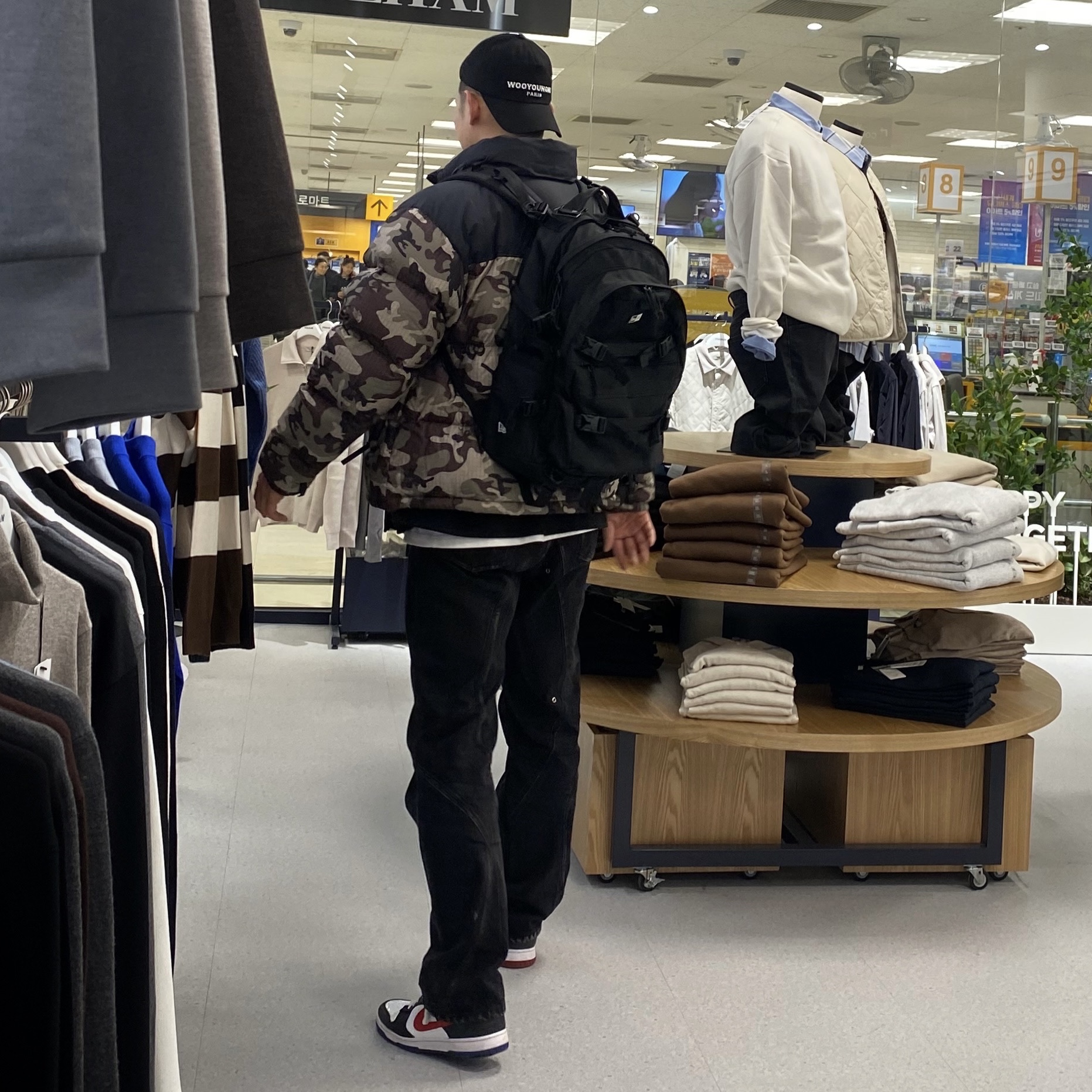 The North Face 1996 Novelty Nuptse Jacket Woodland Camo, Wooyoungmi Lenticular Embroidered Ball Cap Black - 23SS 착용 스타일 - 2