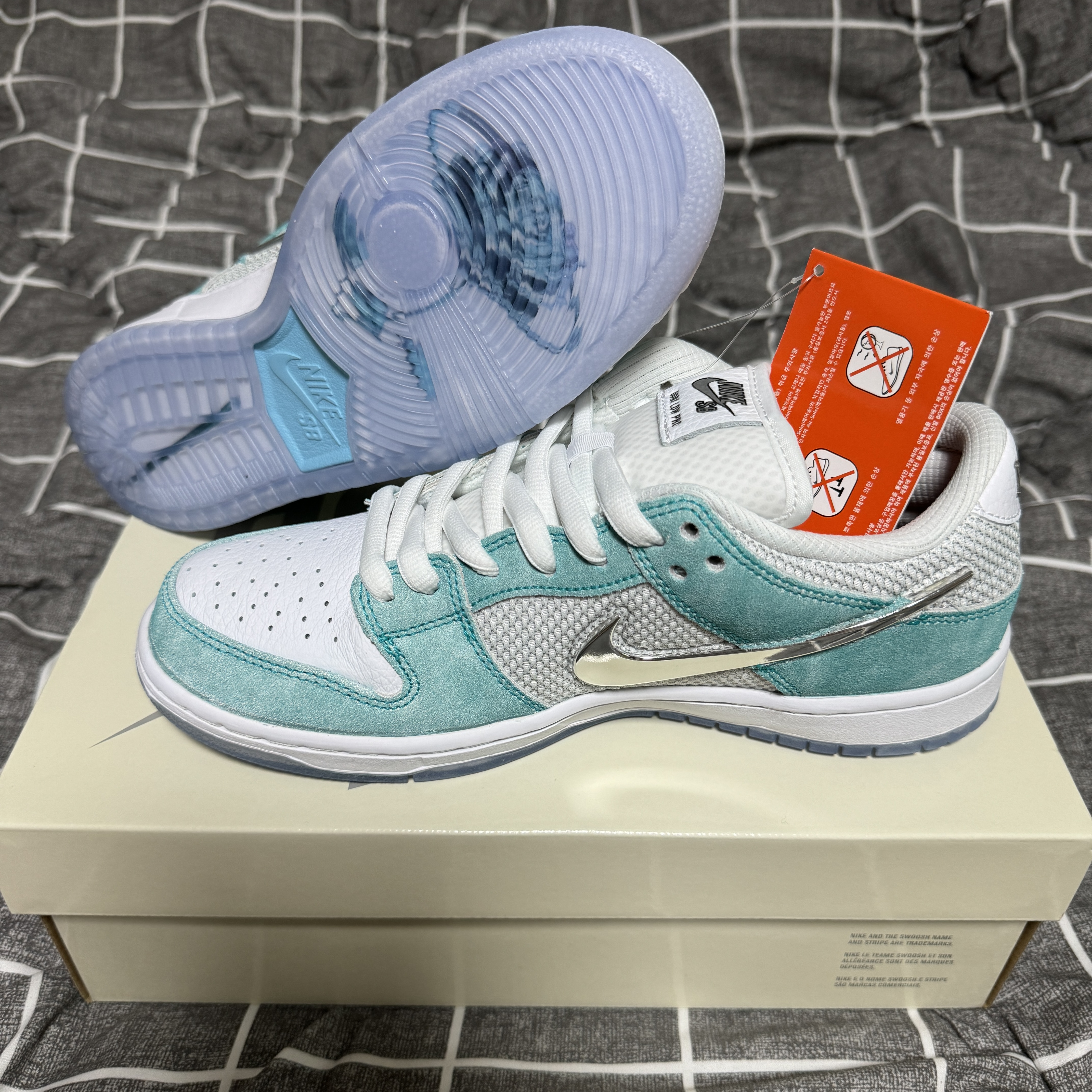 Nike x April Skateboards SB Dunk Low Pro QS Racer Blue Metallic Silver 착용 스타일