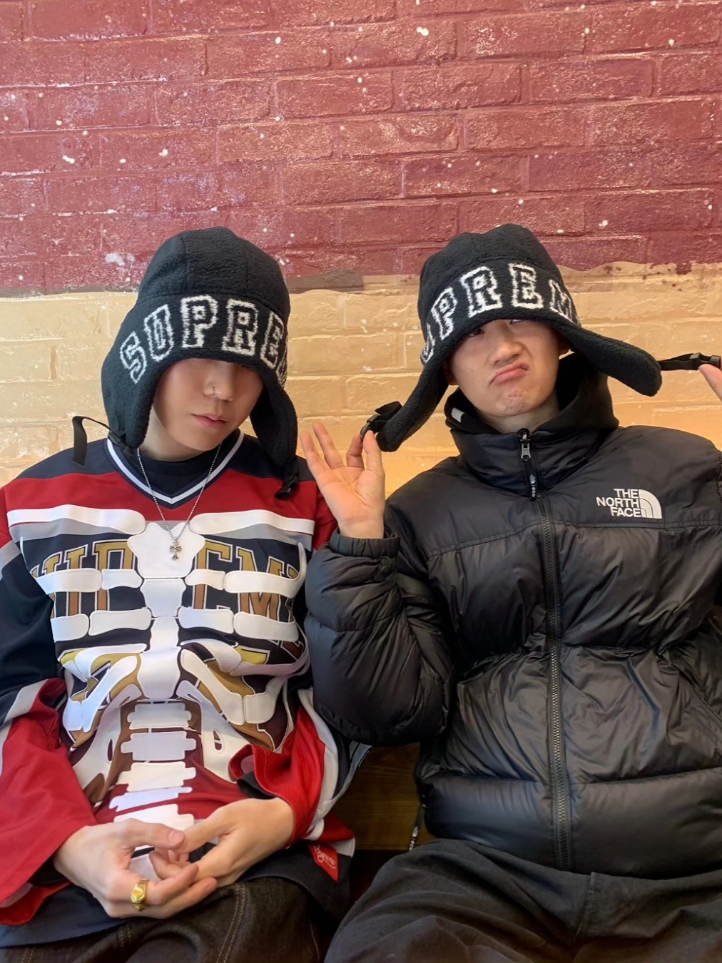 Supreme Shearling Trooper Black - 23FW, The North Face 1996 Eco Nuptse Jacket Black 착용 스타일 - 1