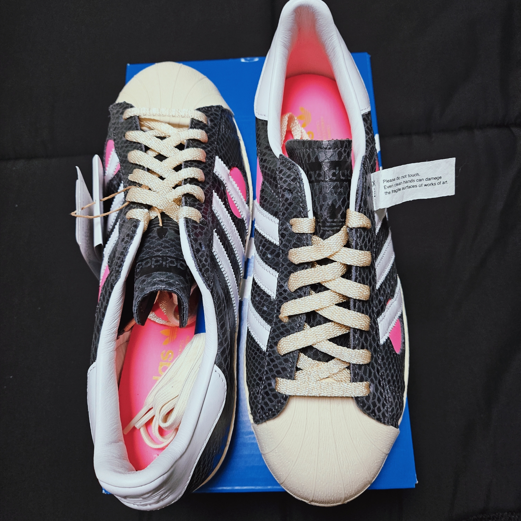 Adidas x Face Superstar 82 Carbon Cloud White 착용 스타일 - 1