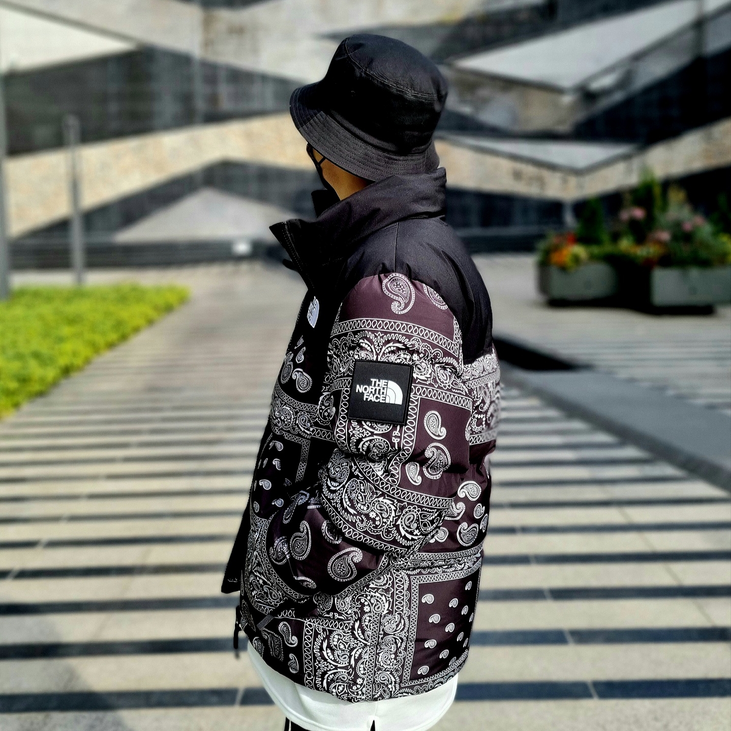 The North Face Nuptse Down Jacket Black 착용 스타일