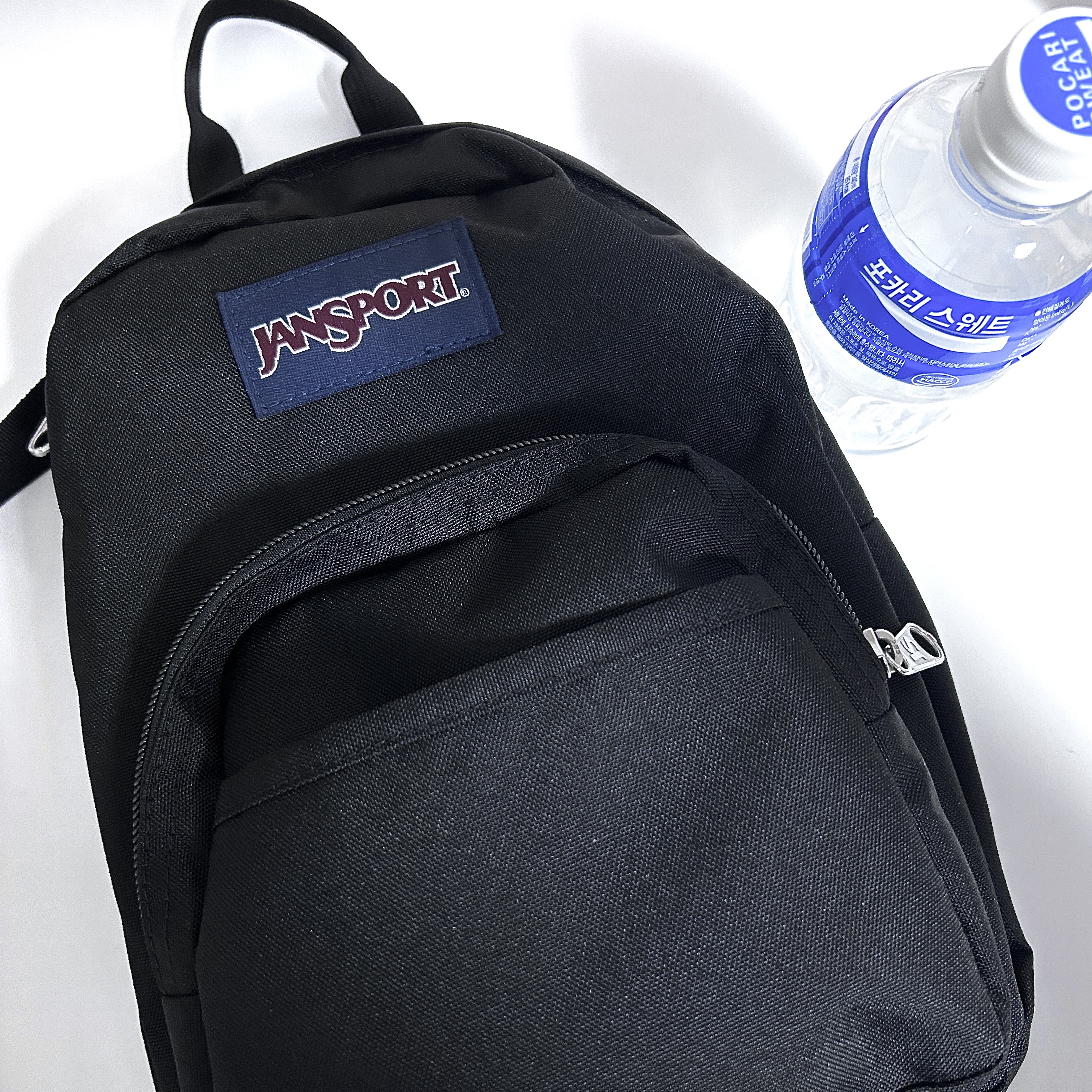 Jansport Half Pint Mini Backpack Black 착용 스타일