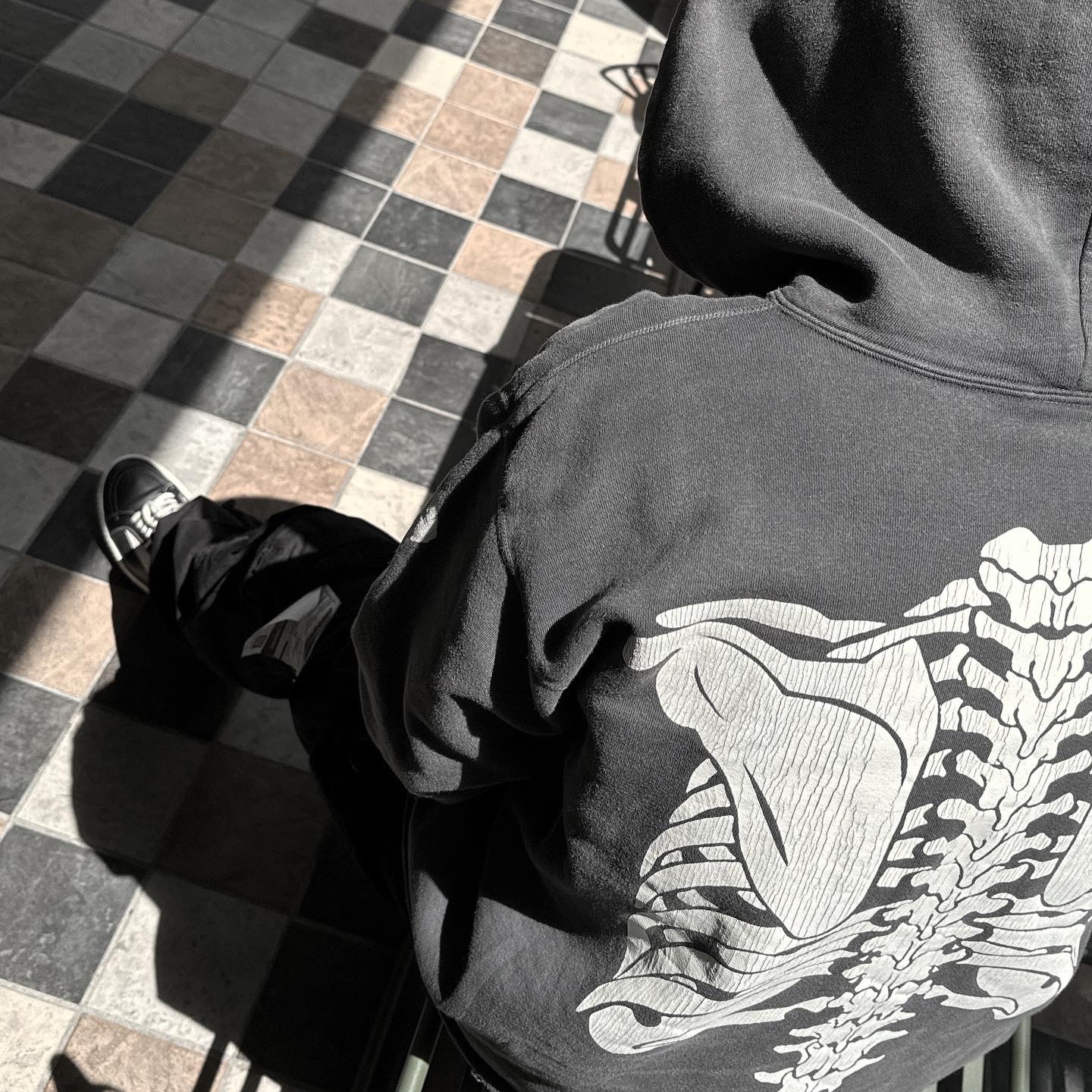 Saint Mxxxxxx x VLONE Bone Hoodie Black - 22FW, Rick Owens Luxor Vintage Sneakers Black Milk 착용 스타일 - 3