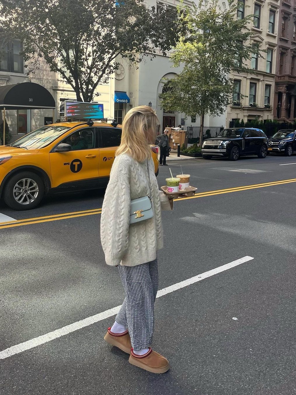 Celine Teen Triomphe Bag in Shiny Calfskin Ice Blue, Celine Teen Triomphe Bag in Shiny Calfskin Limestone 착용 스타일 - 2