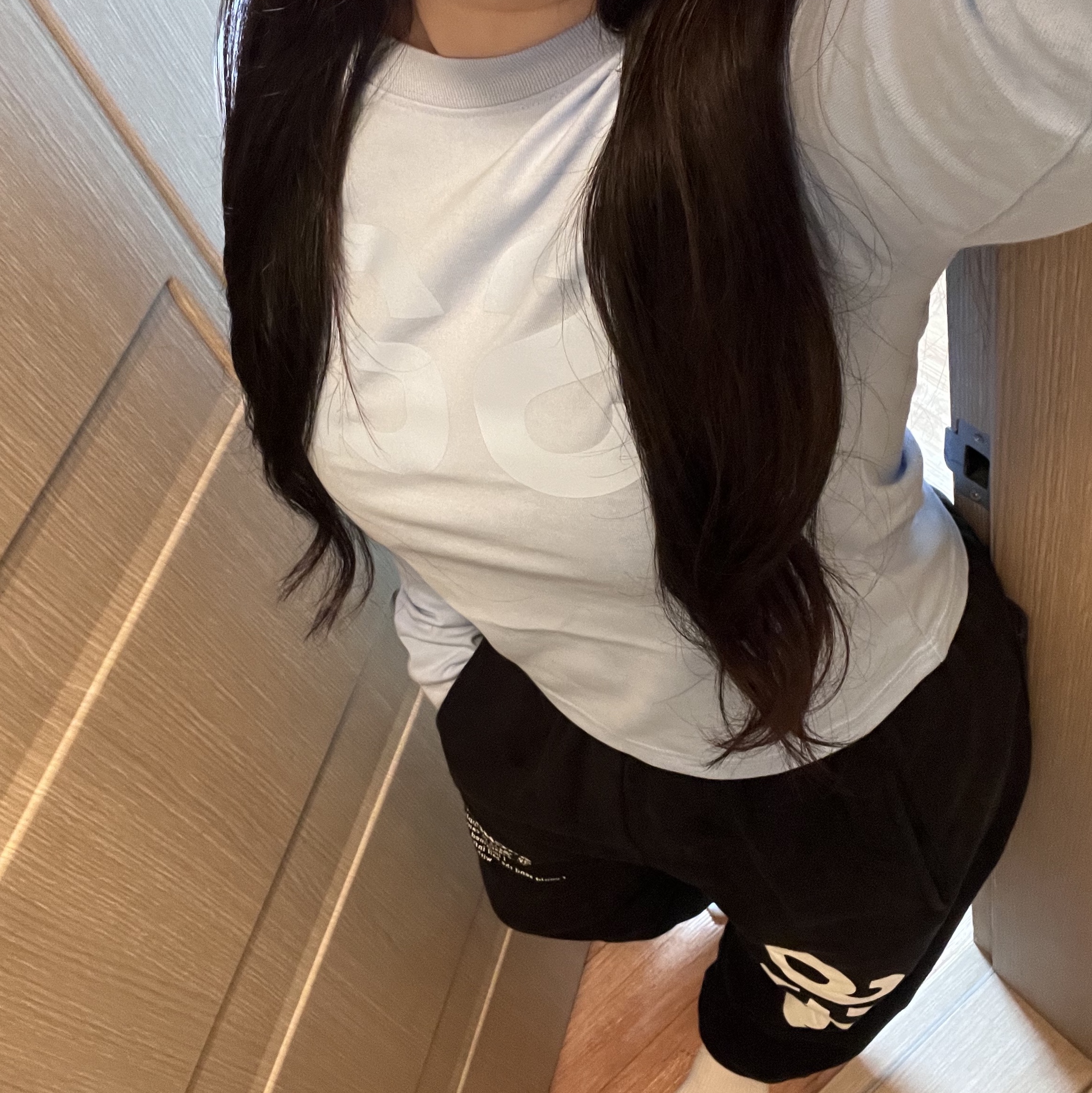 [KREAM 단독] Safarispot Women 1/2 Basic Safari LS T-Shirt Sky 착용 스타일 - 2