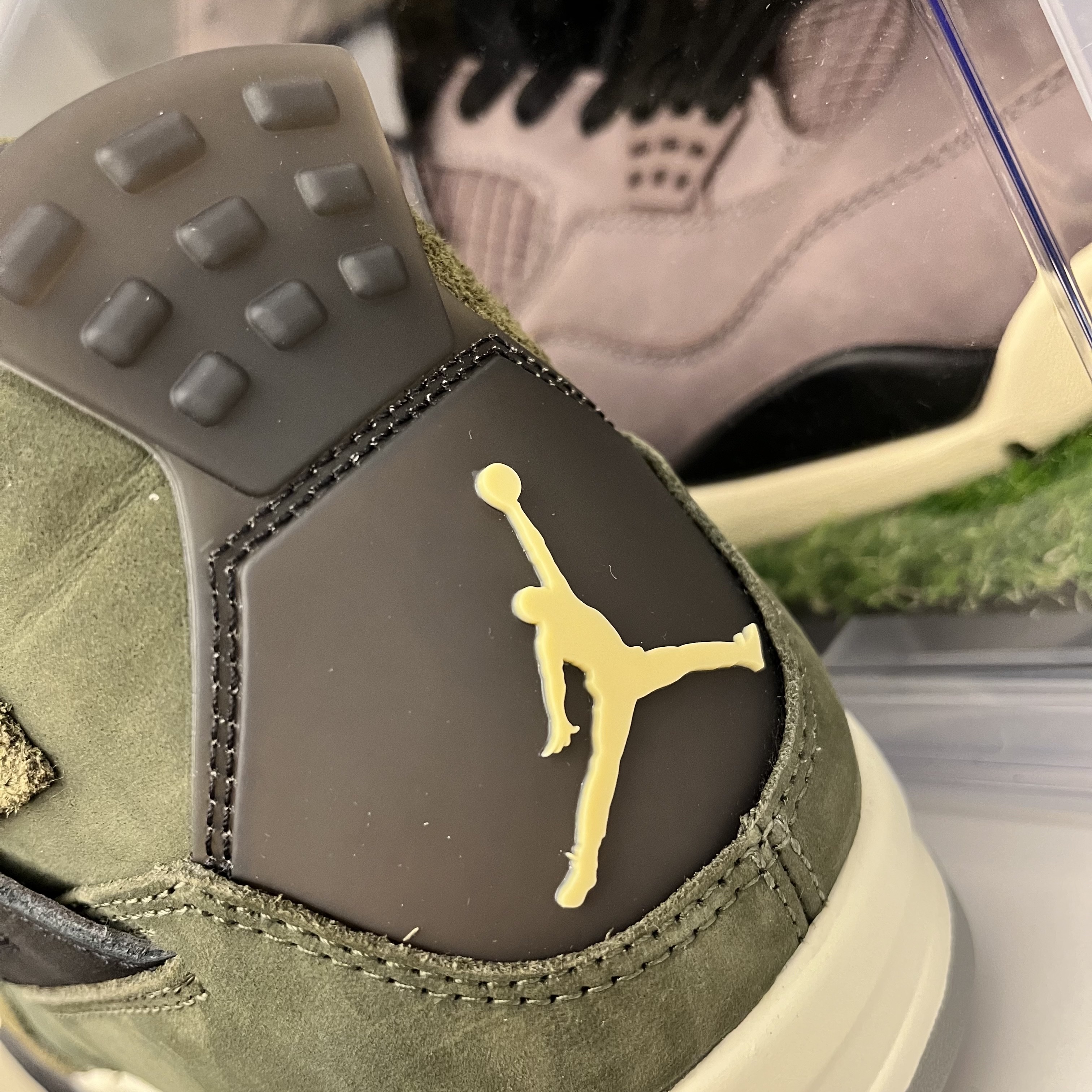 Jordan 4 Retro SE Craft Medium Olive 착용 스타일