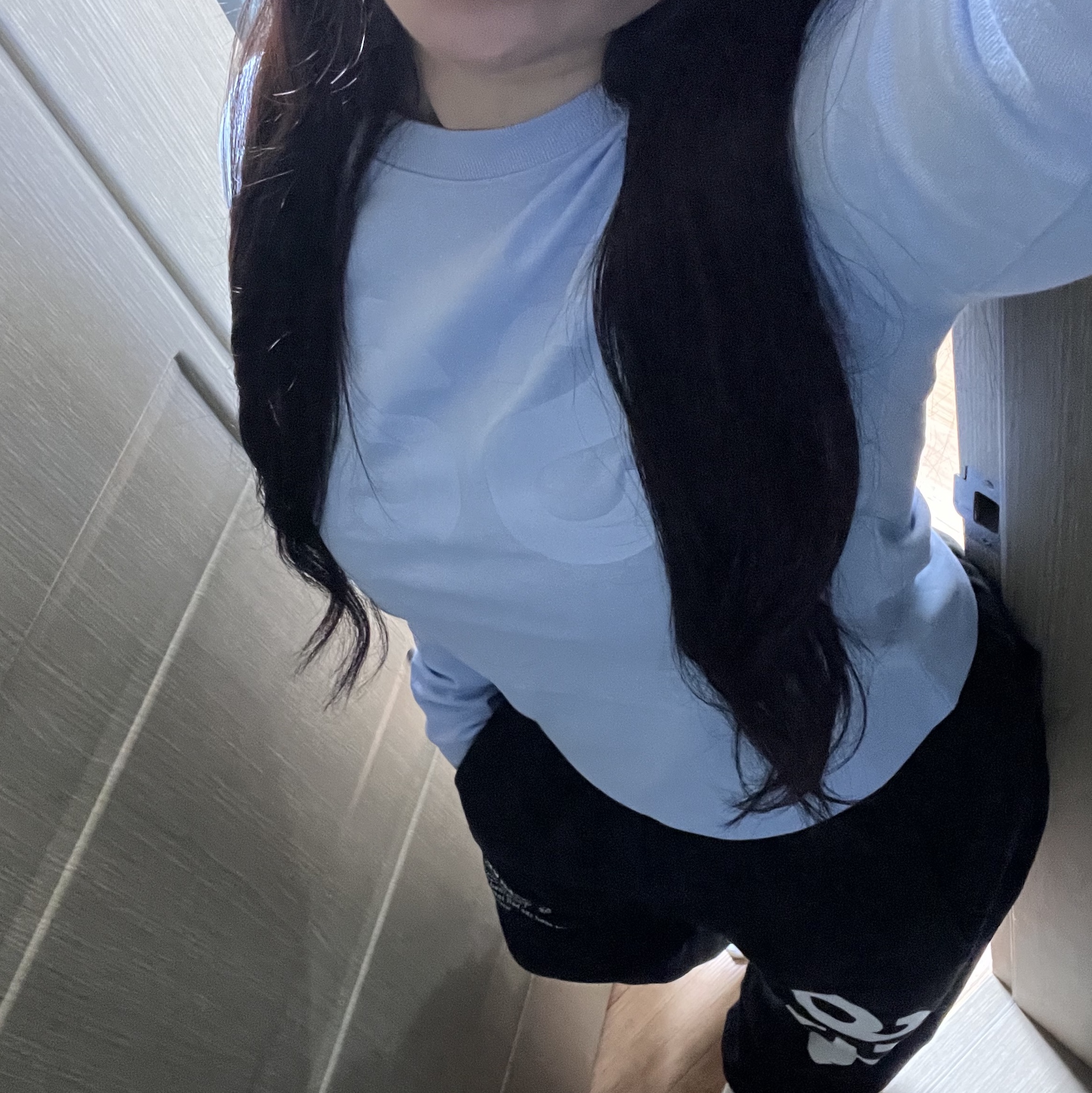 [KREAM 단독] Safarispot Women 1/2 Basic Safari LS T-Shirt Sky 착용 스타일 - 1