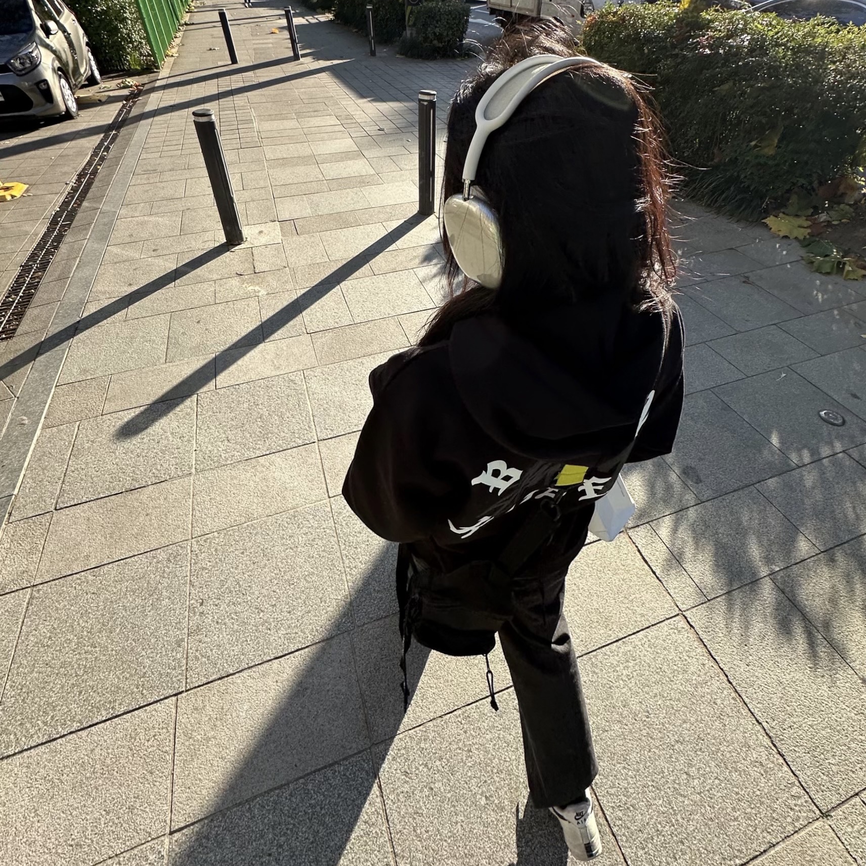 Apple AirPods Max Lightning Silver (Korean Ver.), Stussy x Born X Raised Logo Zip Hoodie Black 착용 스타일 - 2