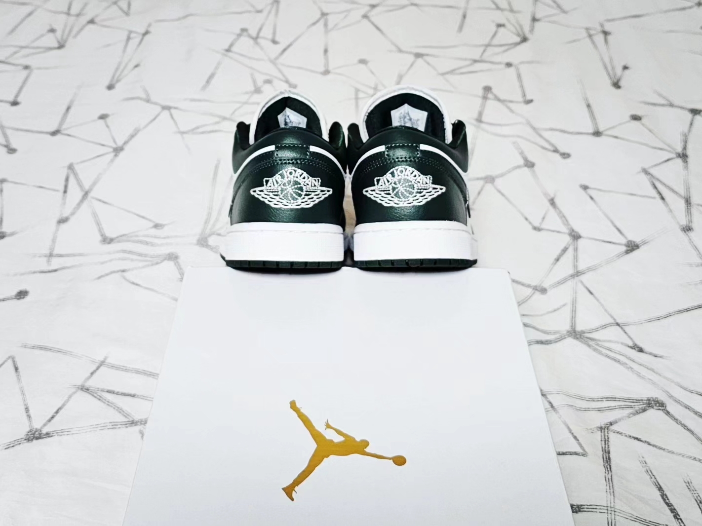 (W) Jordan 1 Low White Galactic Jade 착용 스타일 - 5