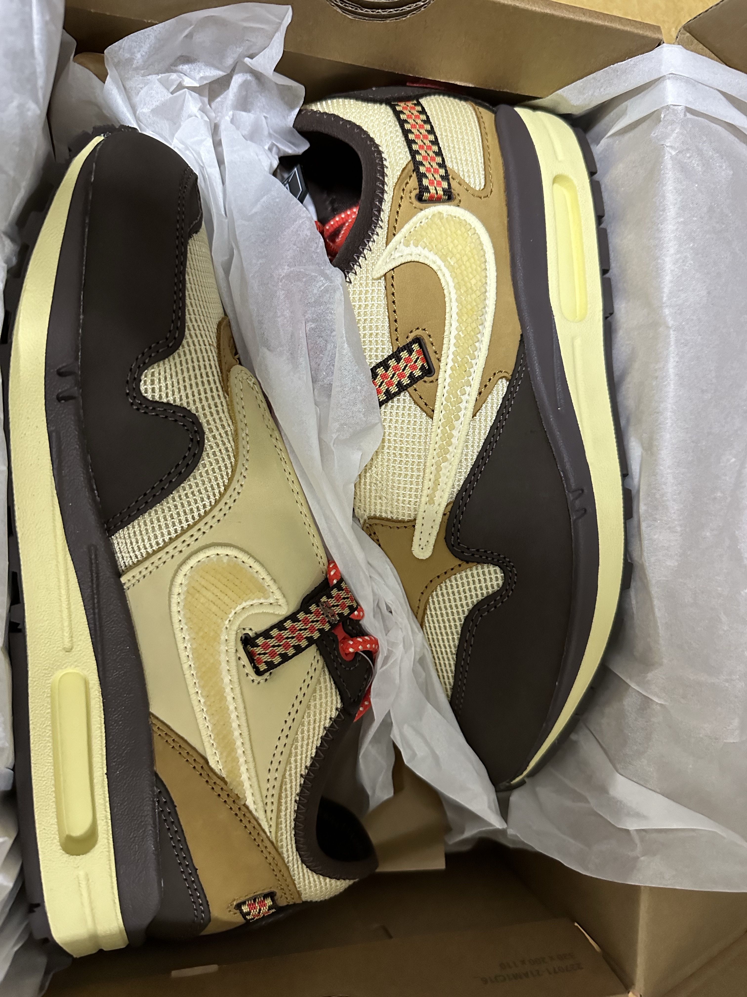 Nike x Travis Scott Air Max 1 Cact.us Brown 착용 스타일 - 1