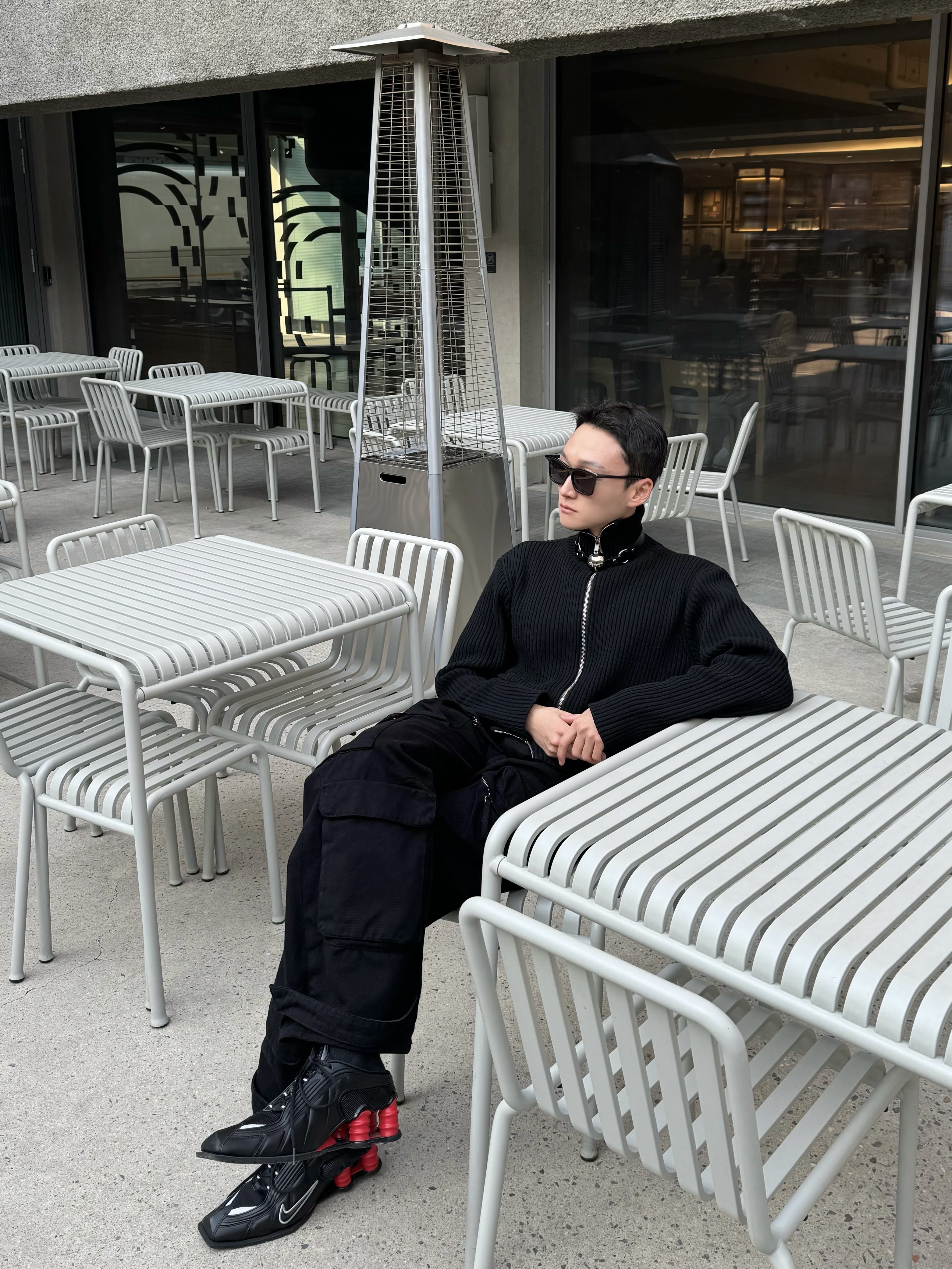 Nike x Martine Rose Shox MR4 Black, Undermycar Legion.02 Balmacaan Oversized Wool Coat Black 착용 스타일 - 3