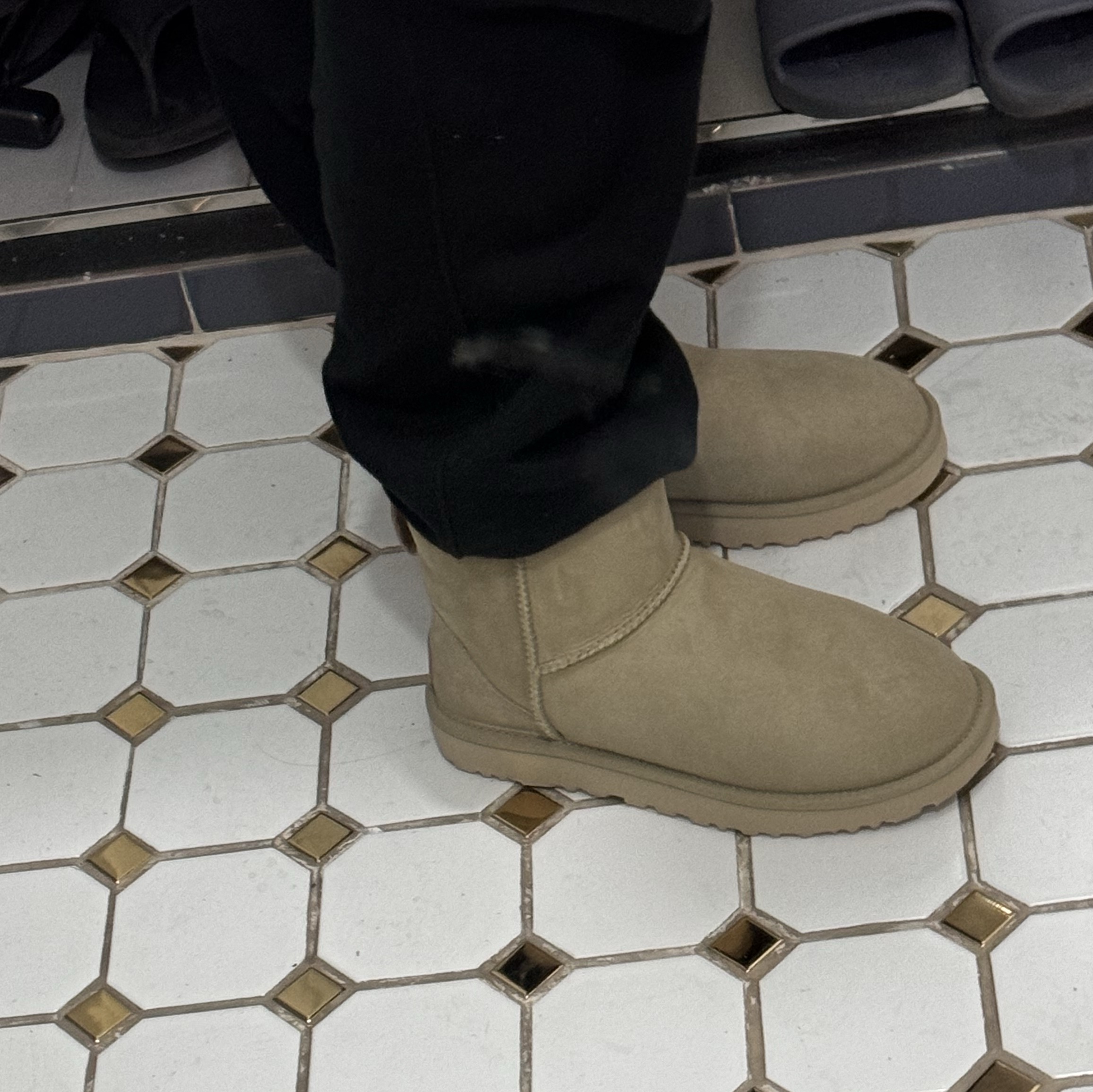 (W) UGG Classic Mini II Boots Mustard Seed 착용 스타일